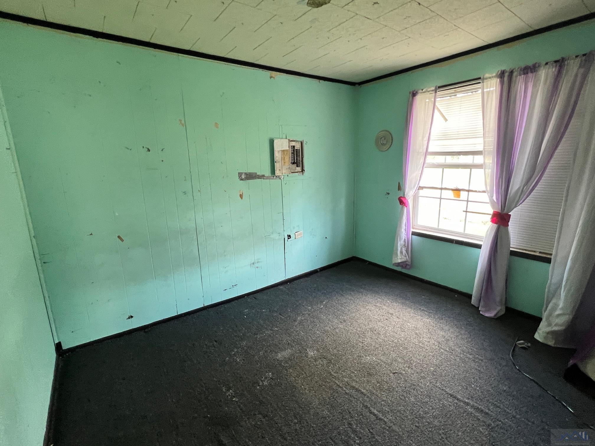 302 Lydia St