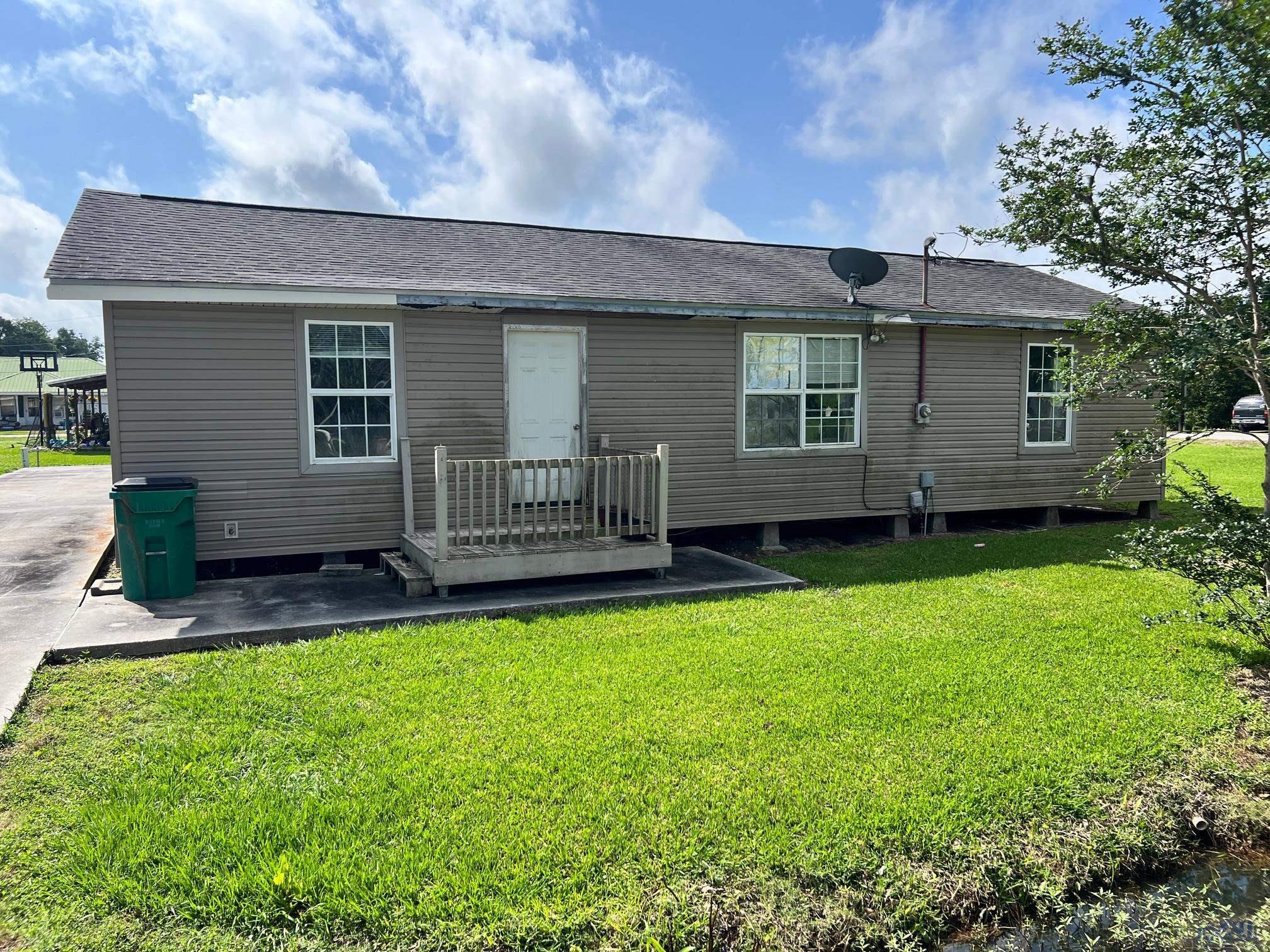 302 Lydia St