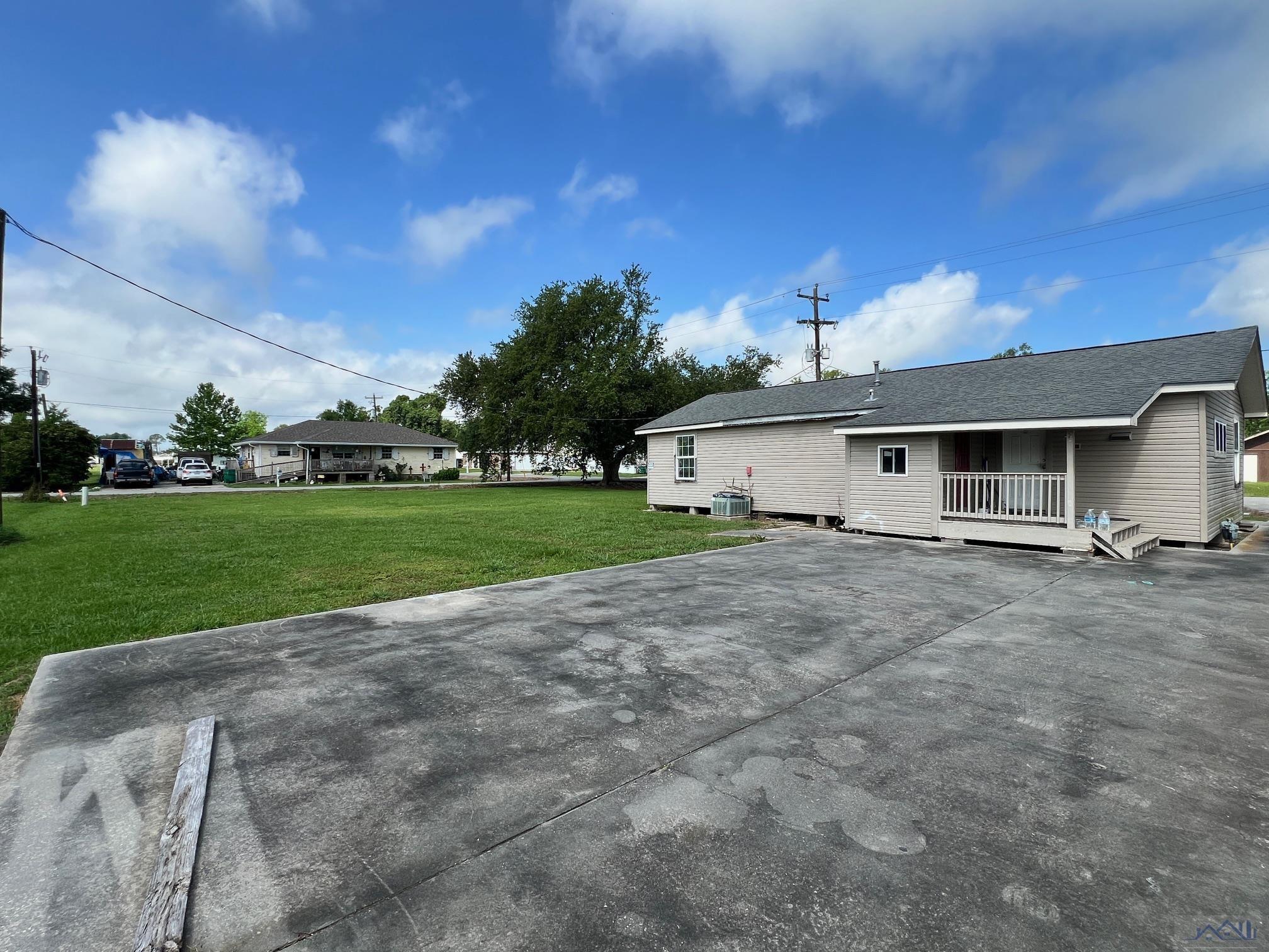 302 Lydia St