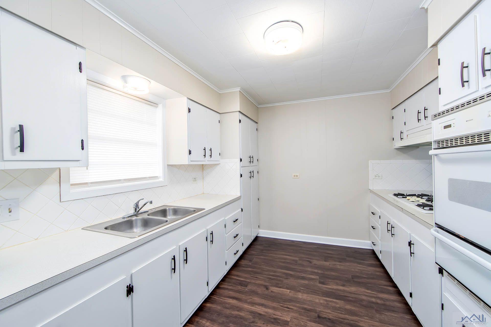 308 Douglas Dr