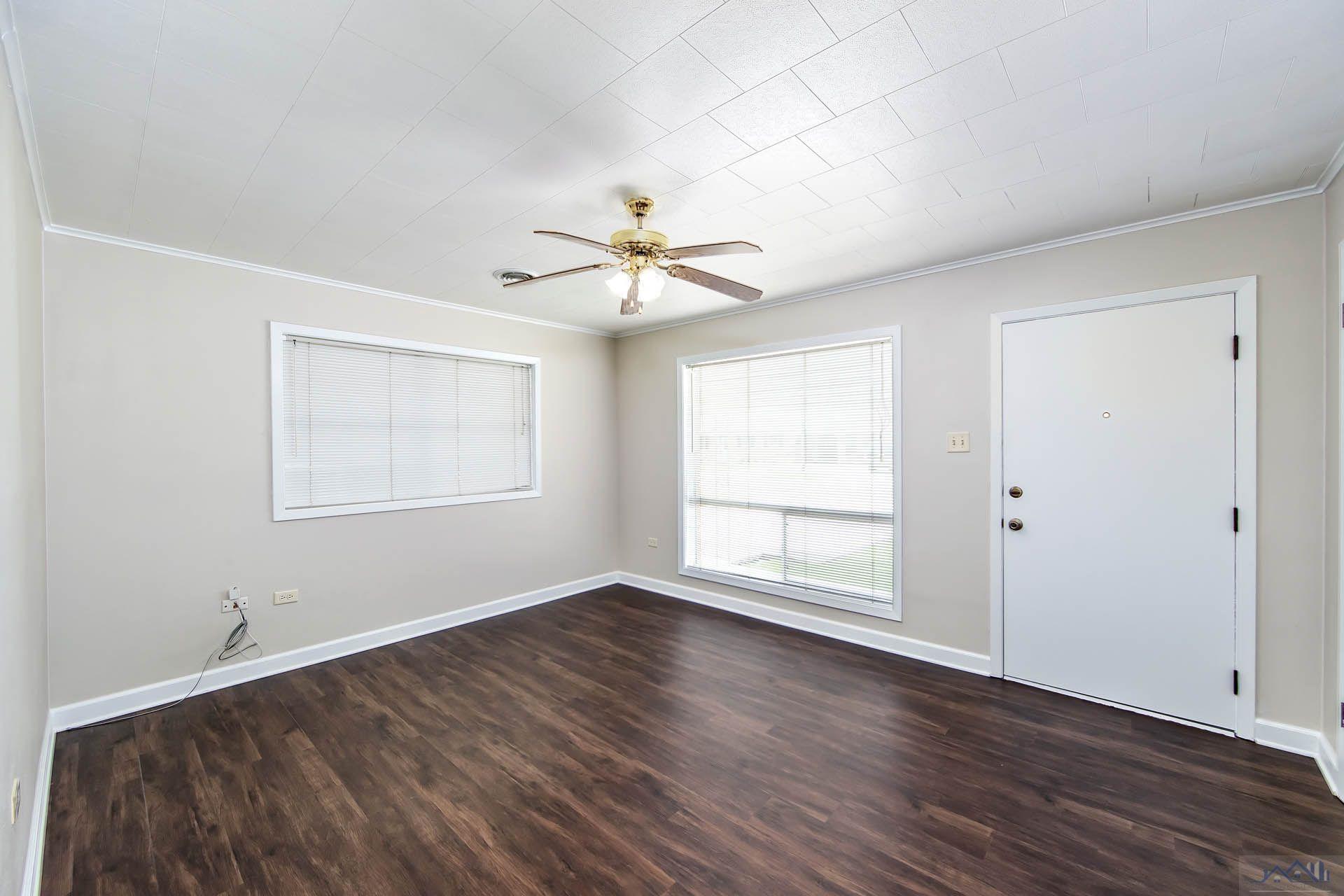 308 Douglas Dr