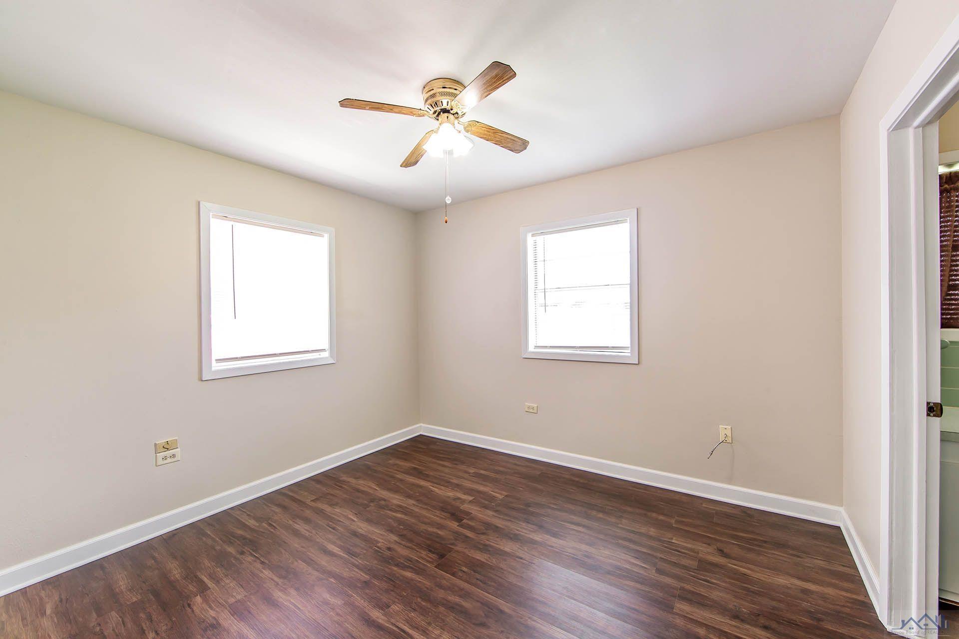 308 Douglas Dr