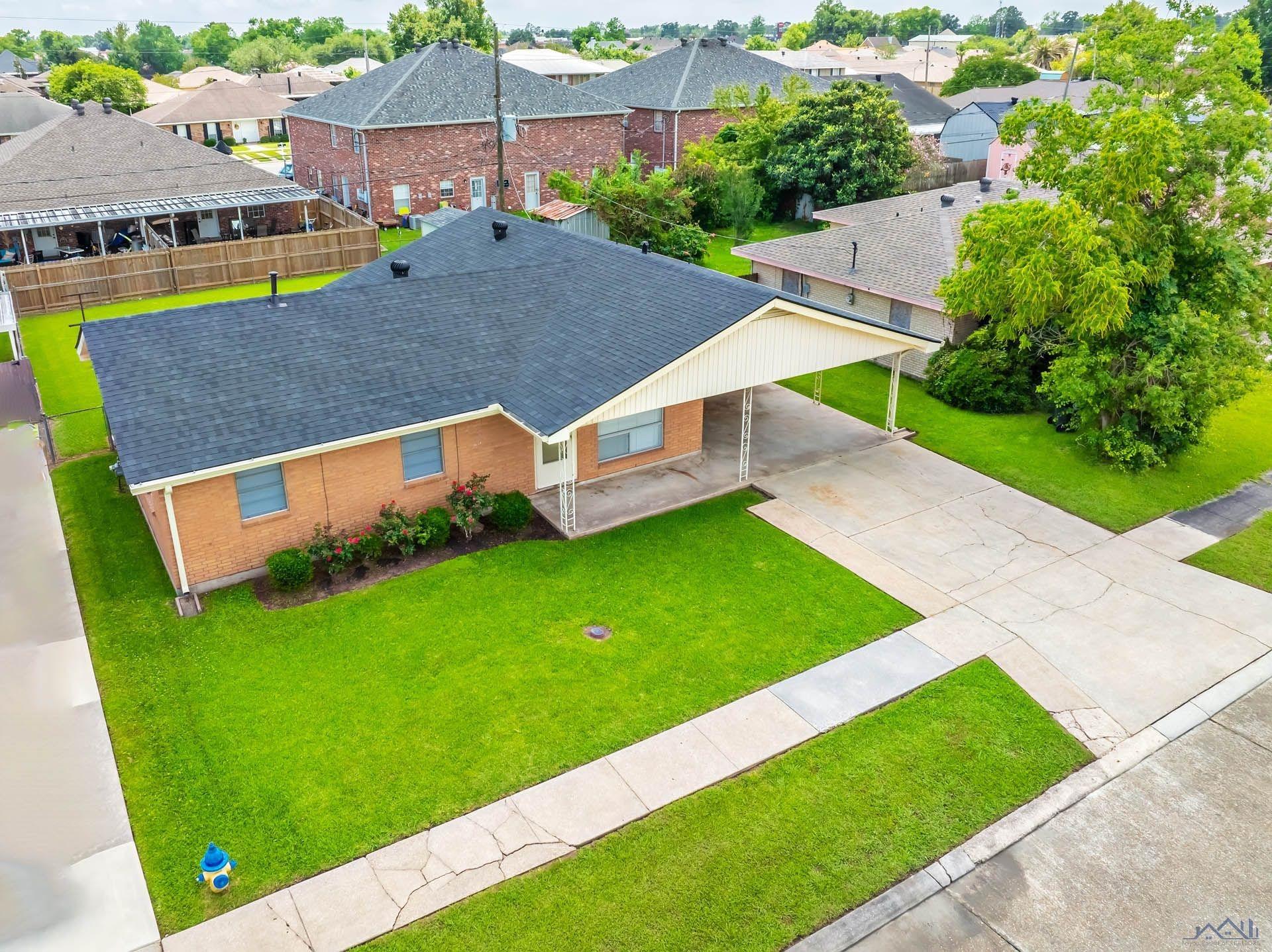 308 Douglas Dr