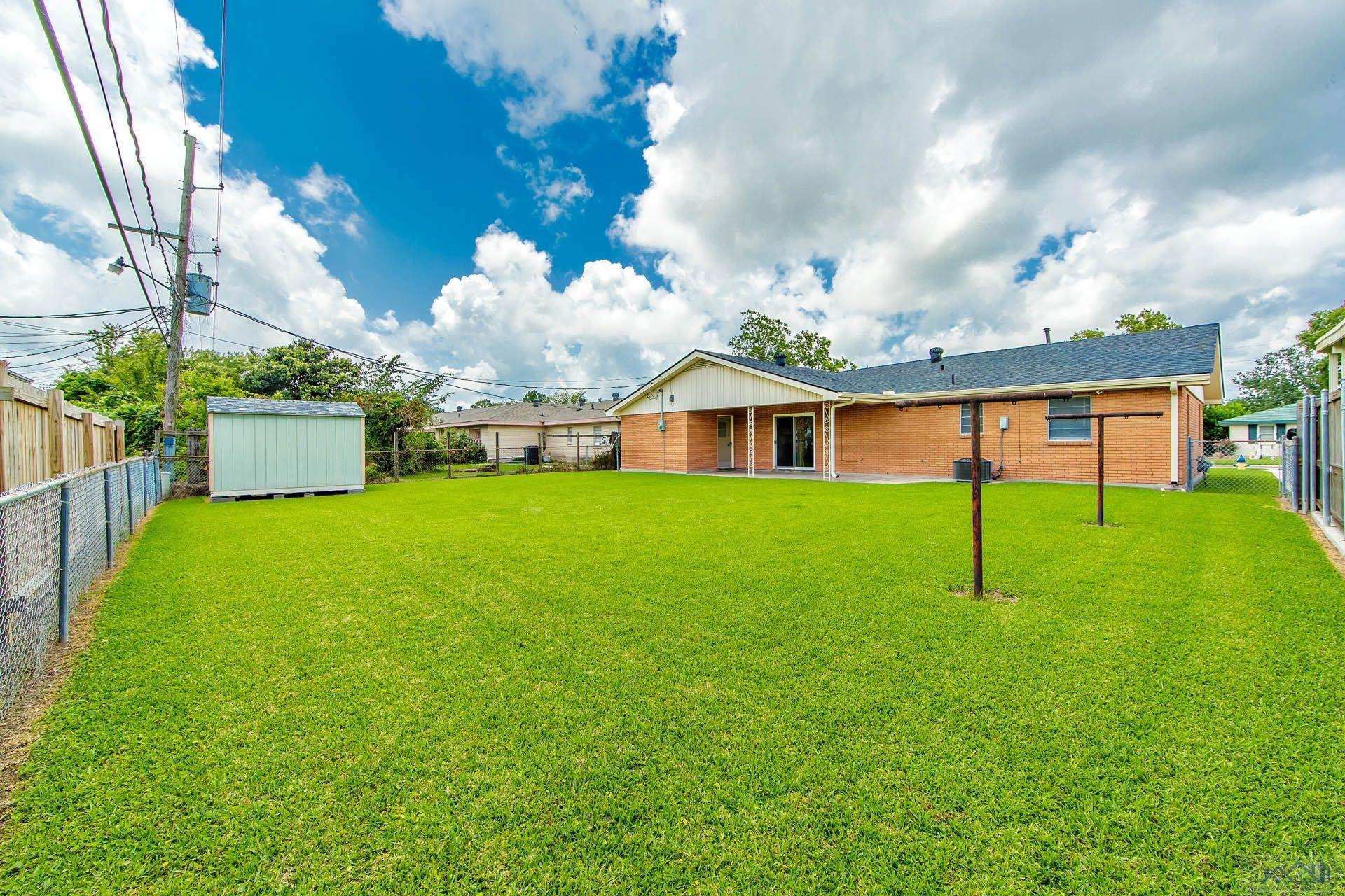 308 Douglas Dr