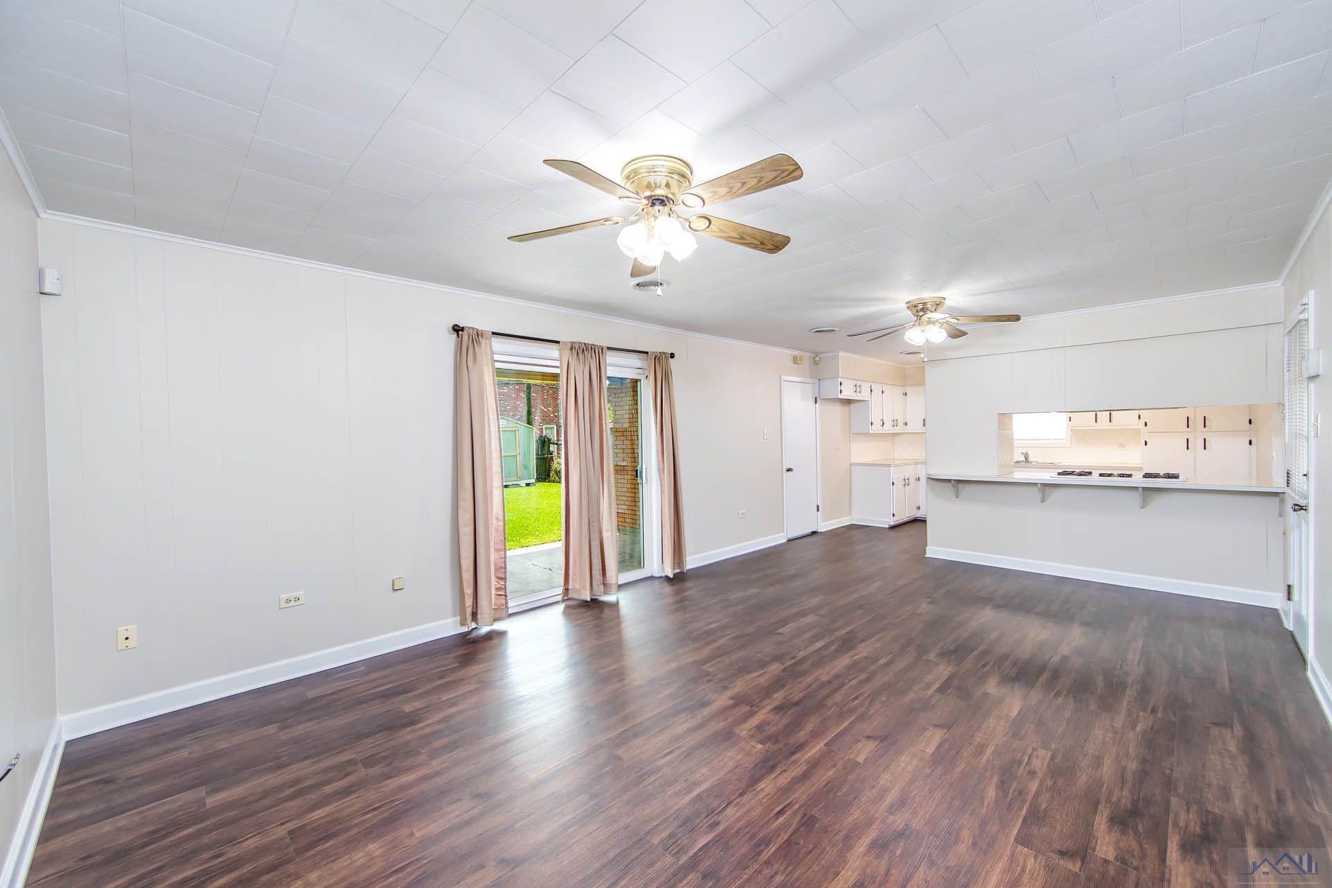 308 Douglas Dr
