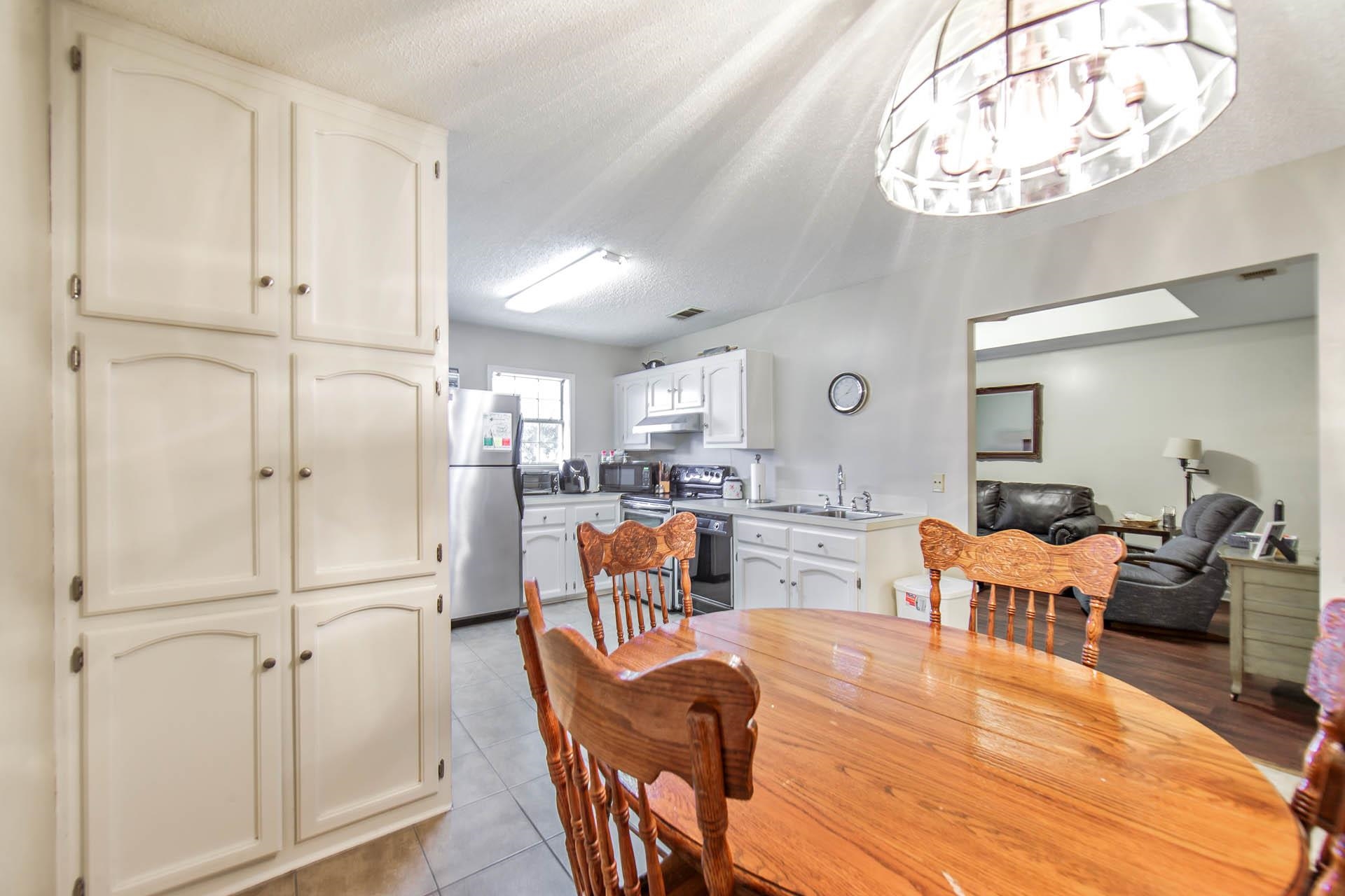 512-B Parkside Dr