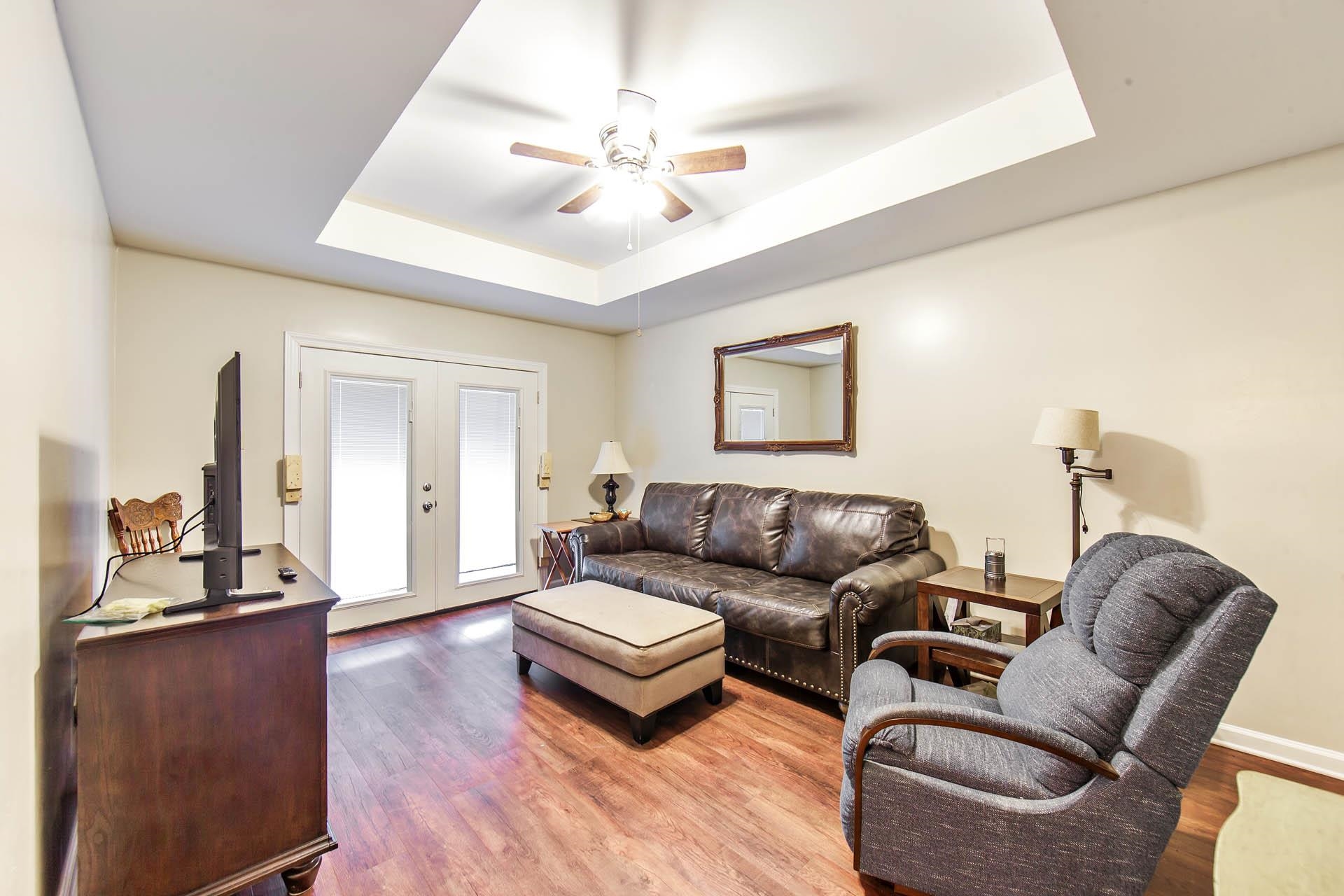 512-B Parkside Dr