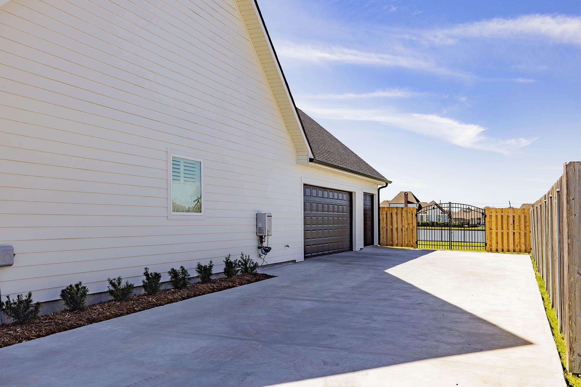 240 Waterford Dr
