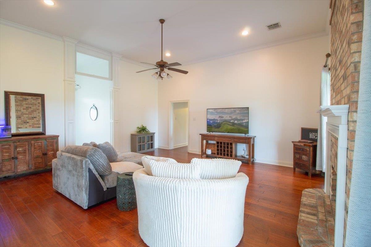 305 Lake Decade Ct