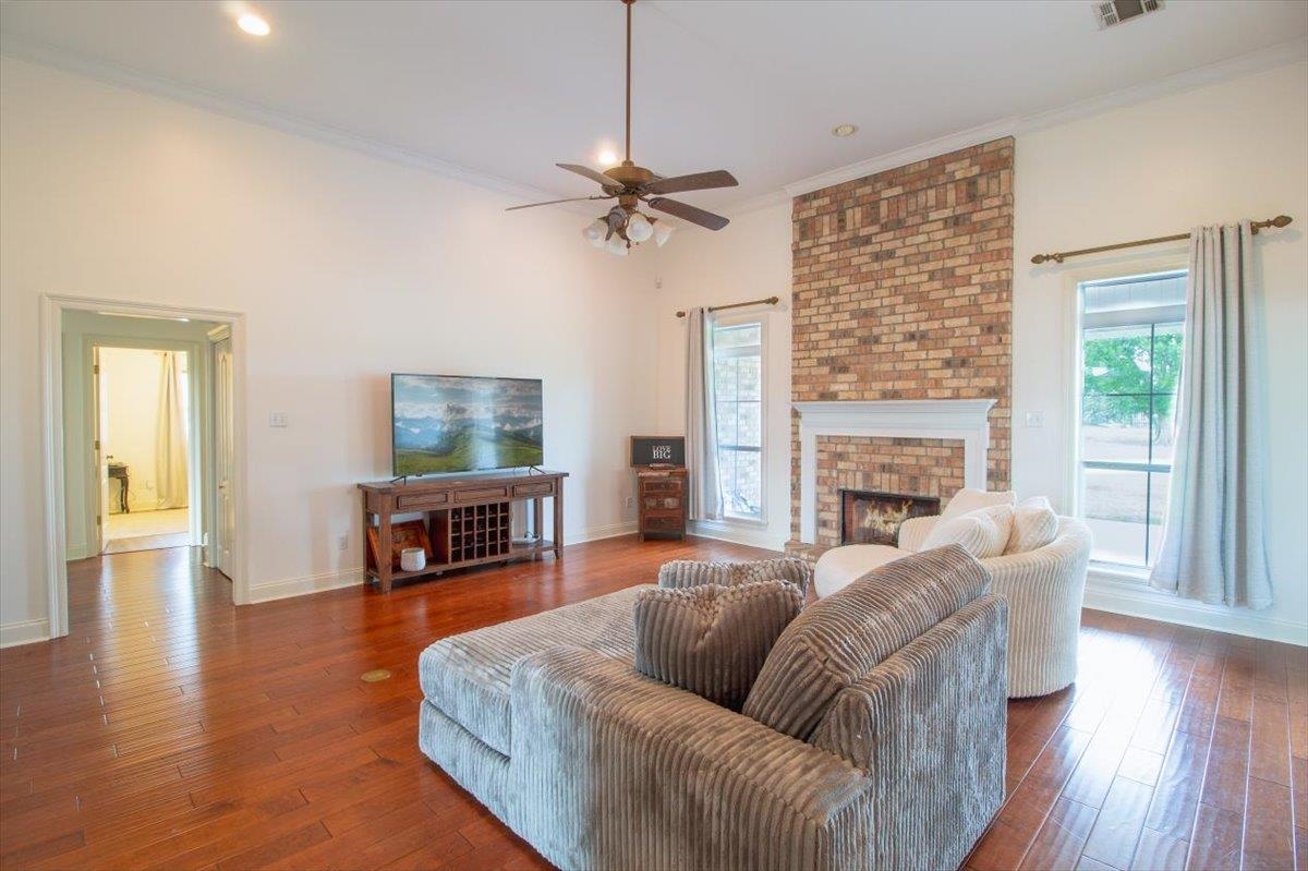 305 Lake Decade Ct