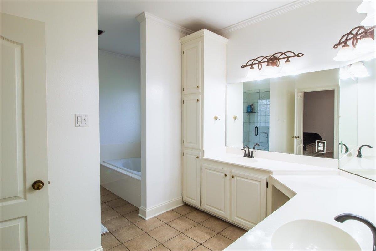 305 Lake Decade Ct