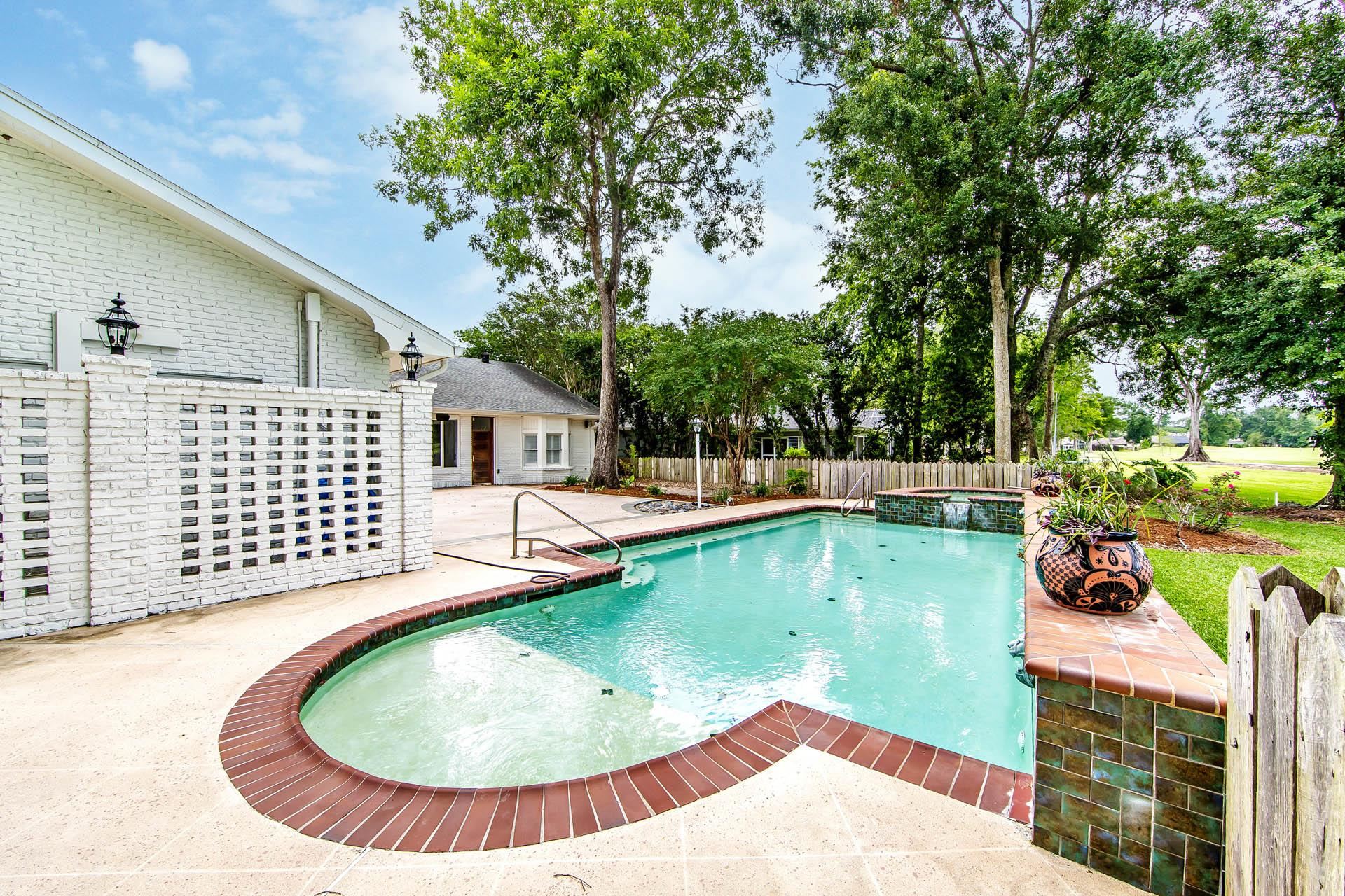 401 Oak Alley Dr