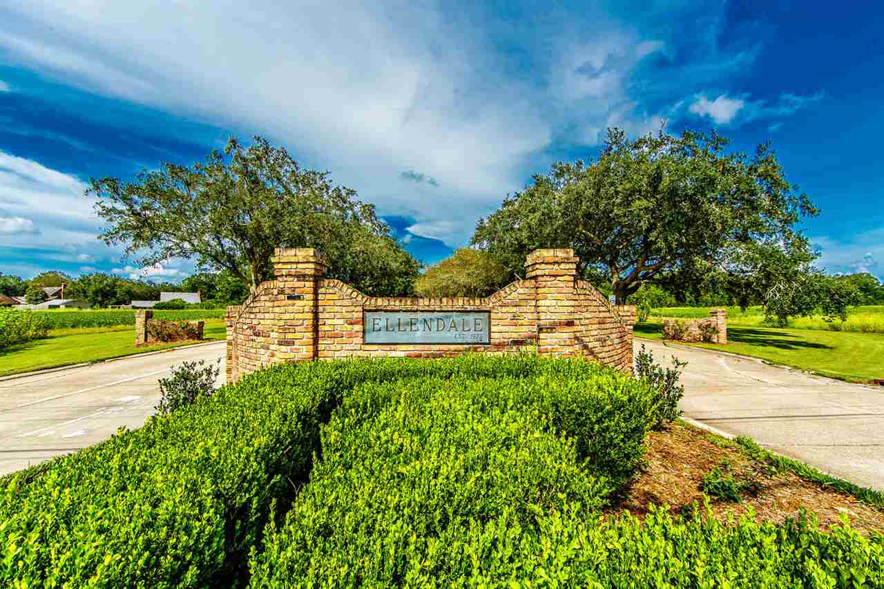 401 Oak Alley Dr
