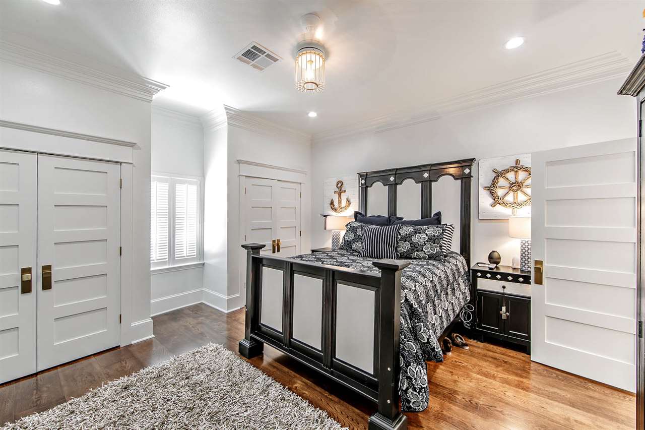 401 Oak Alley Dr