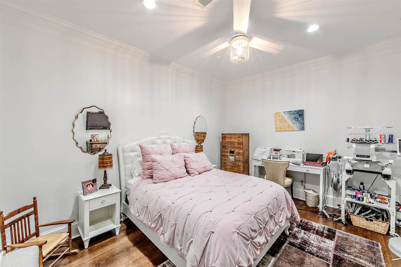 401 Oak Alley Dr