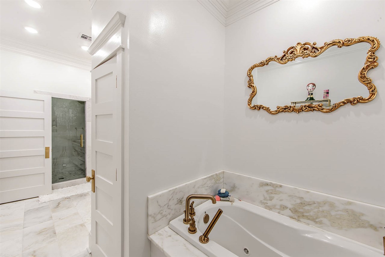 401 Oak Alley Dr