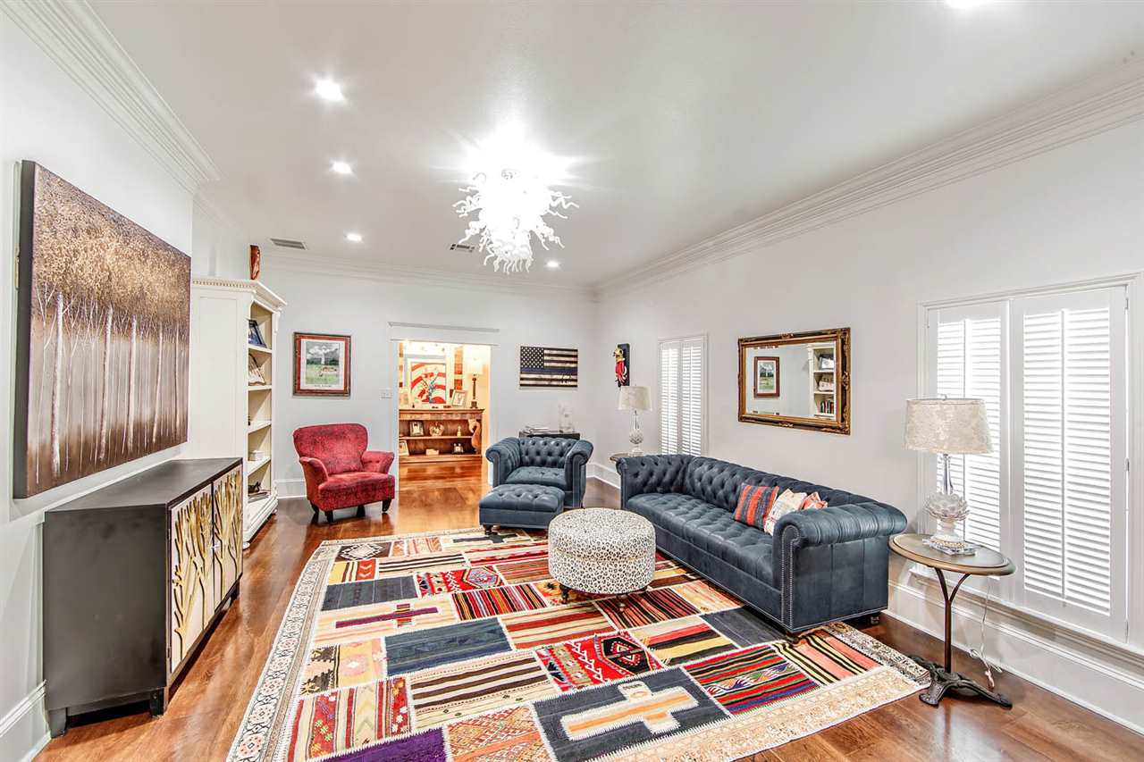 401 Oak Alley Dr
