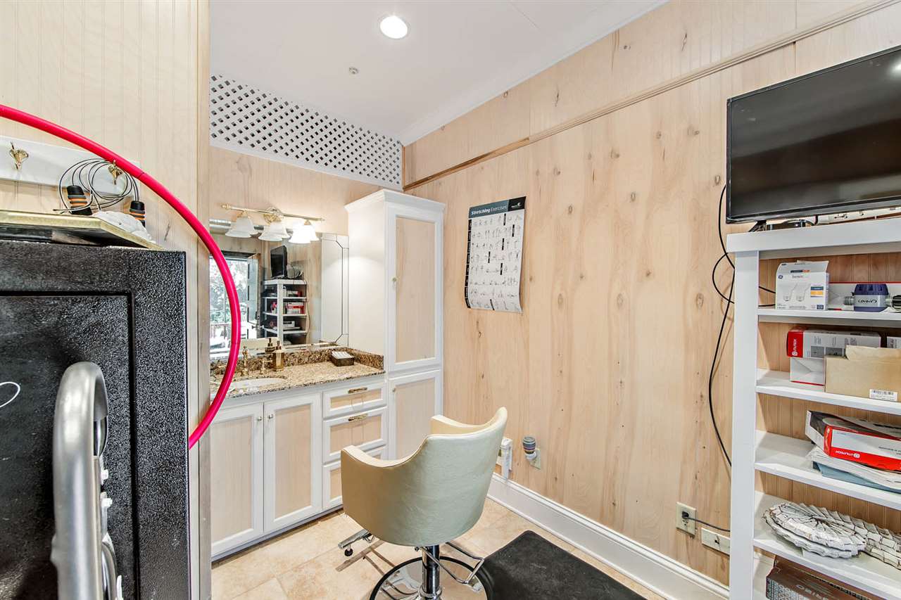 401 Oak Alley Dr