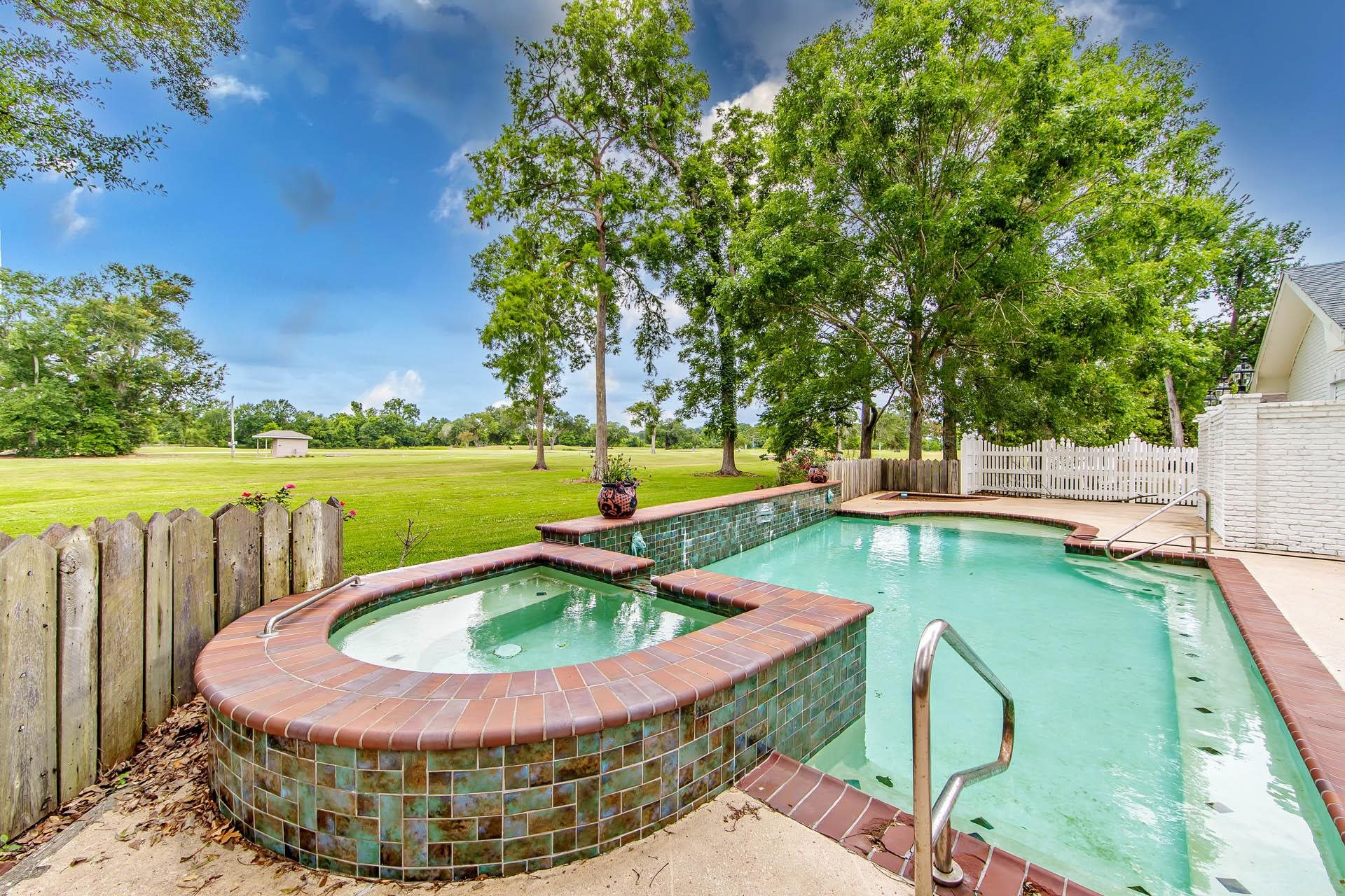 401 Oak Alley Dr