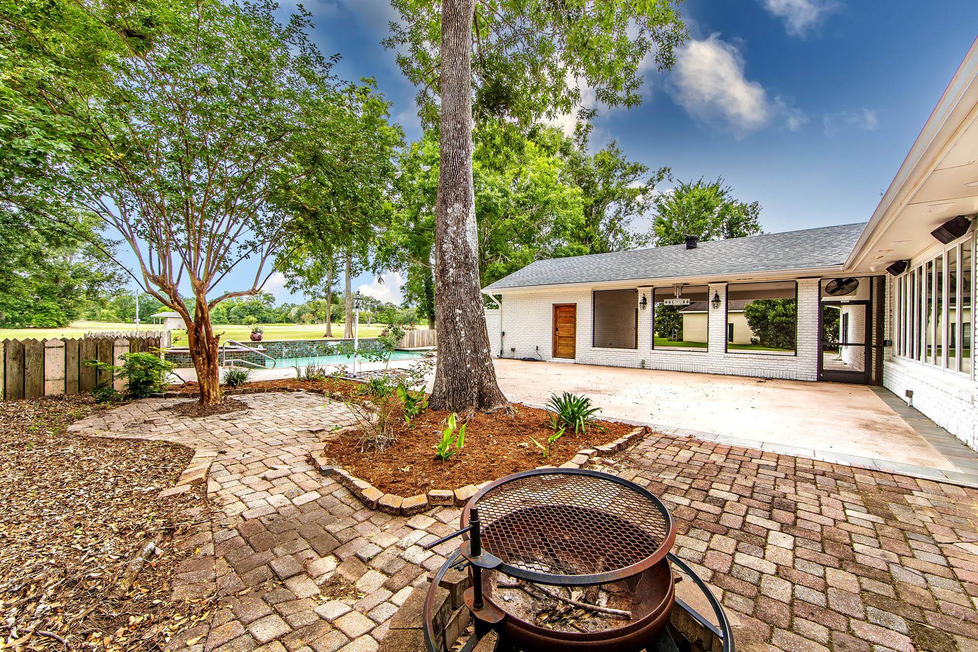 401 Oak Alley Dr
