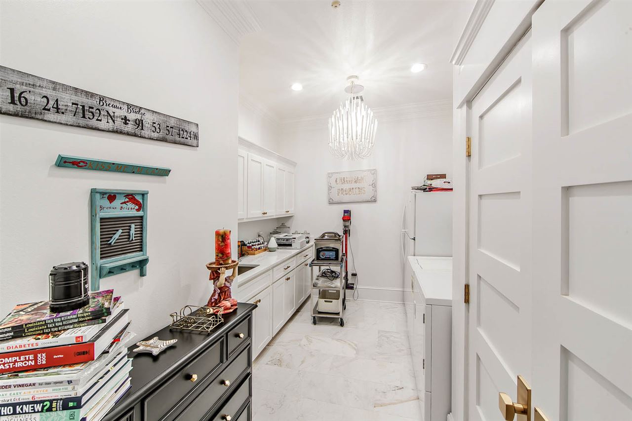 401 Oak Alley Dr