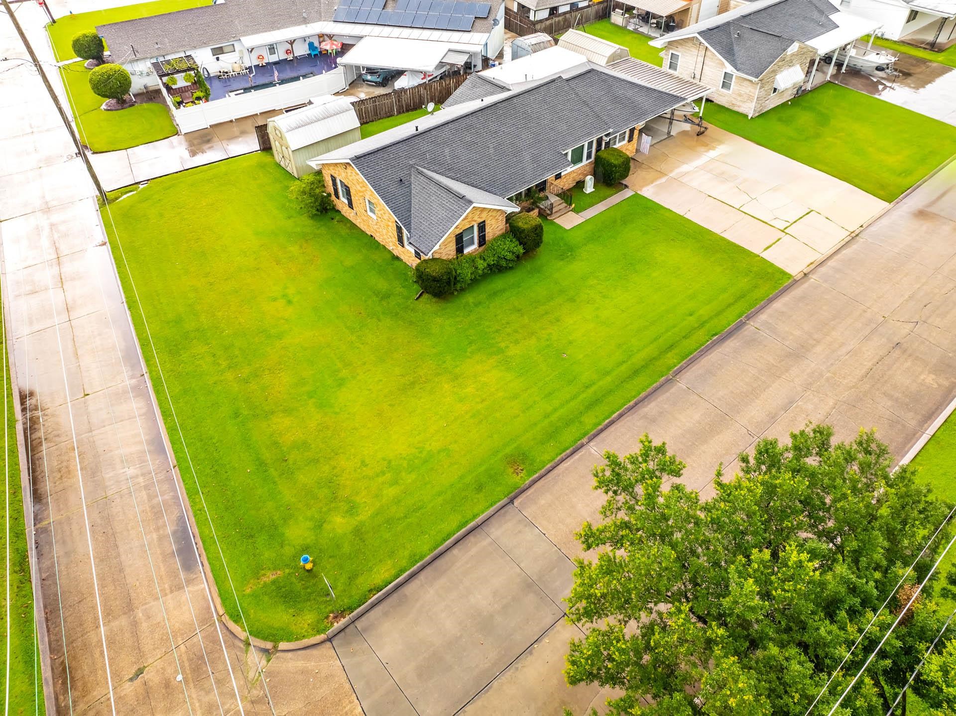 401 Maple Ave