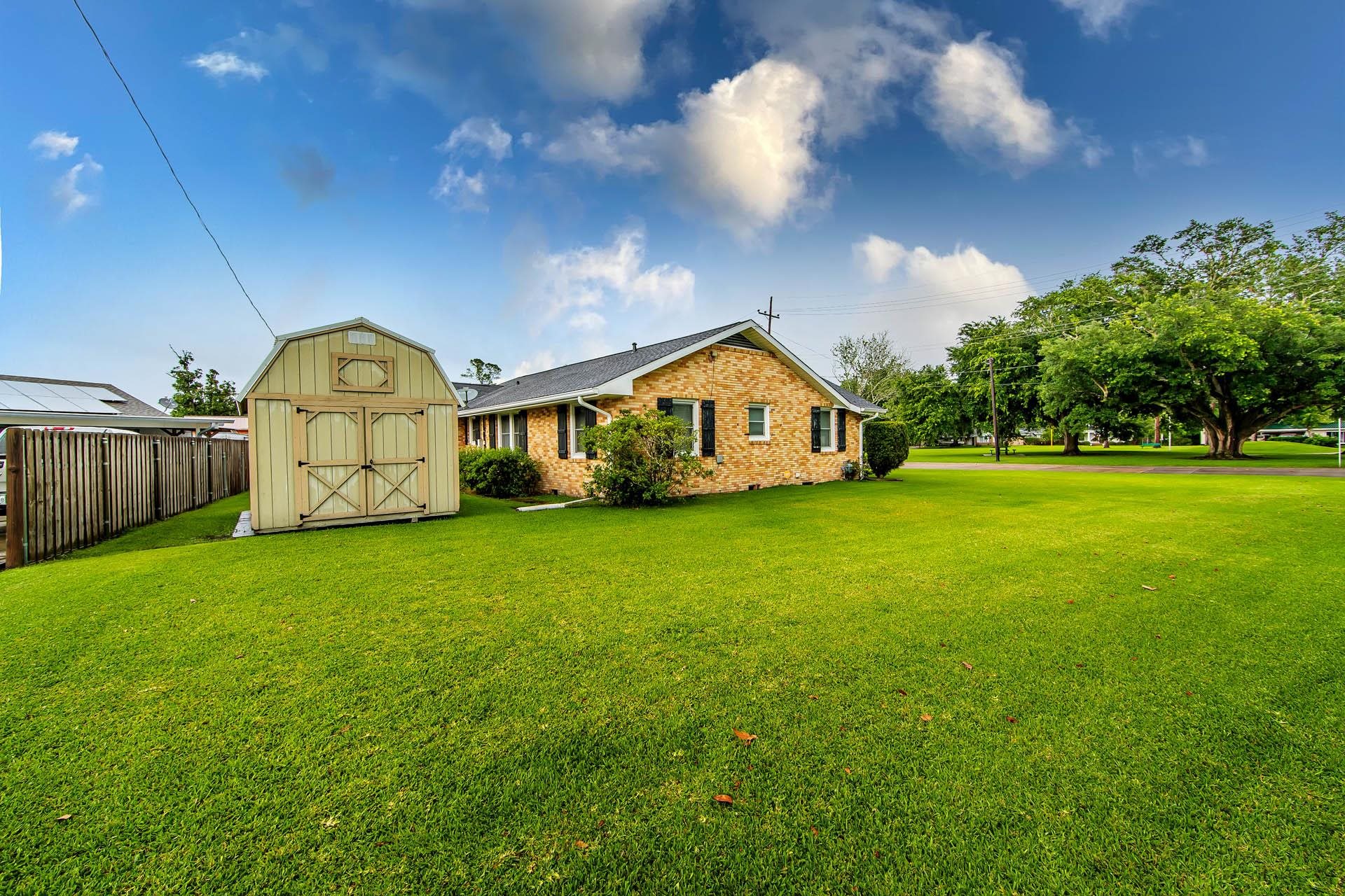 401 Maple Ave