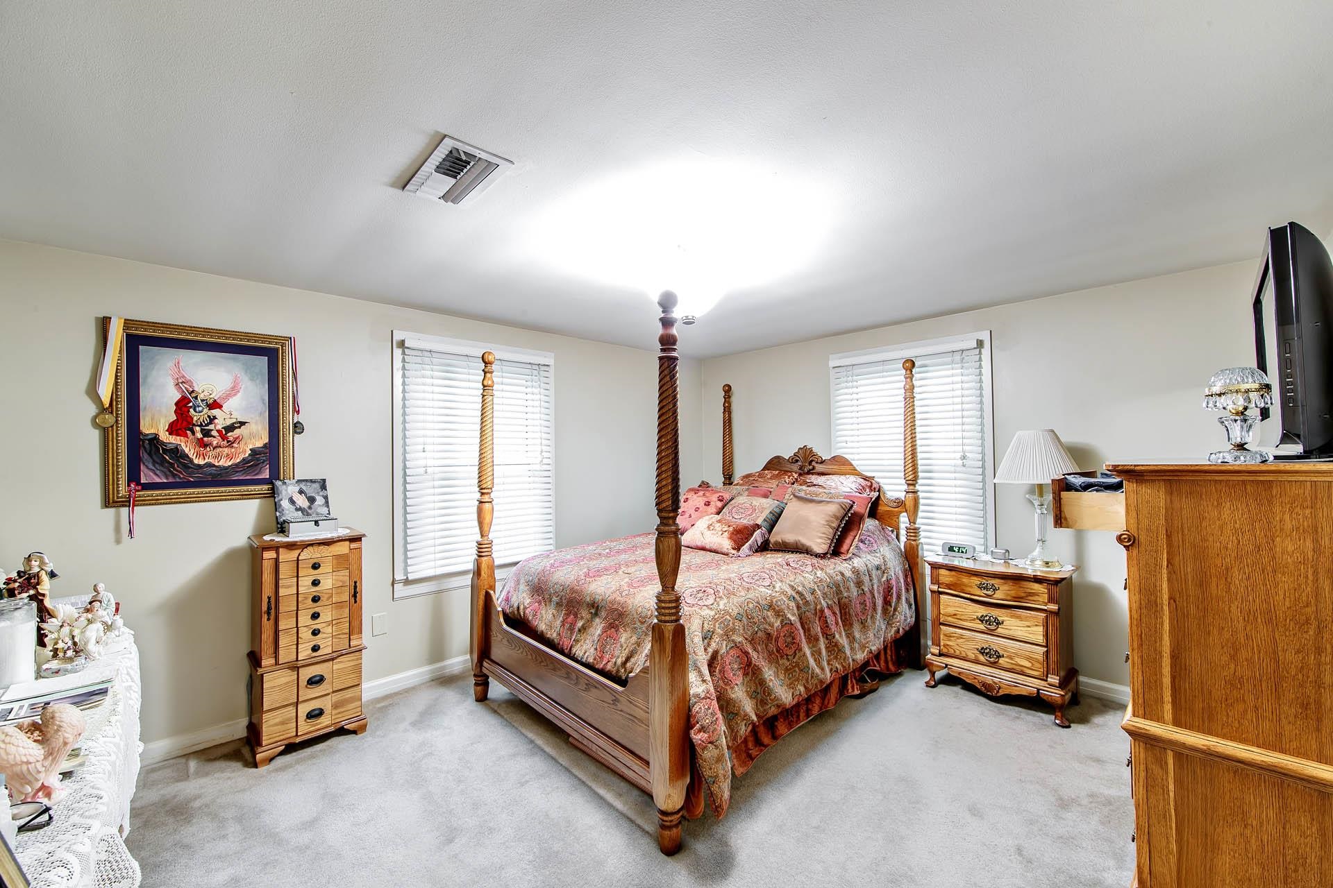 401 Maple Ave