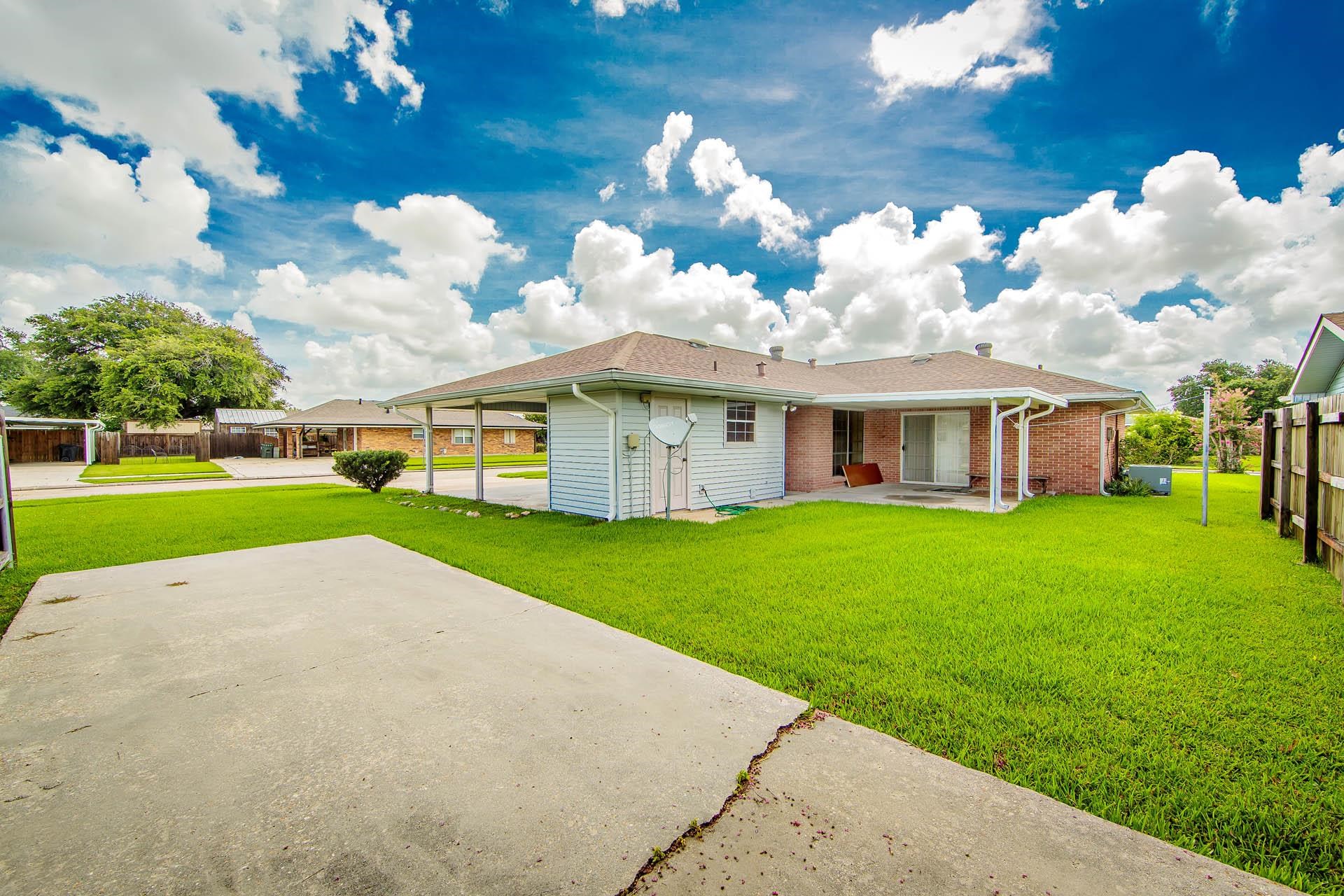 600 Oaklawn Dr