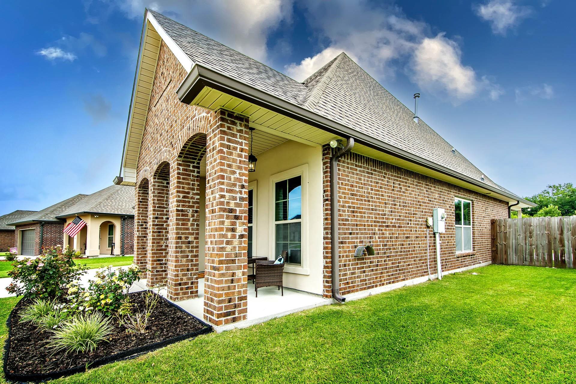 327 Highland Oaks Ave