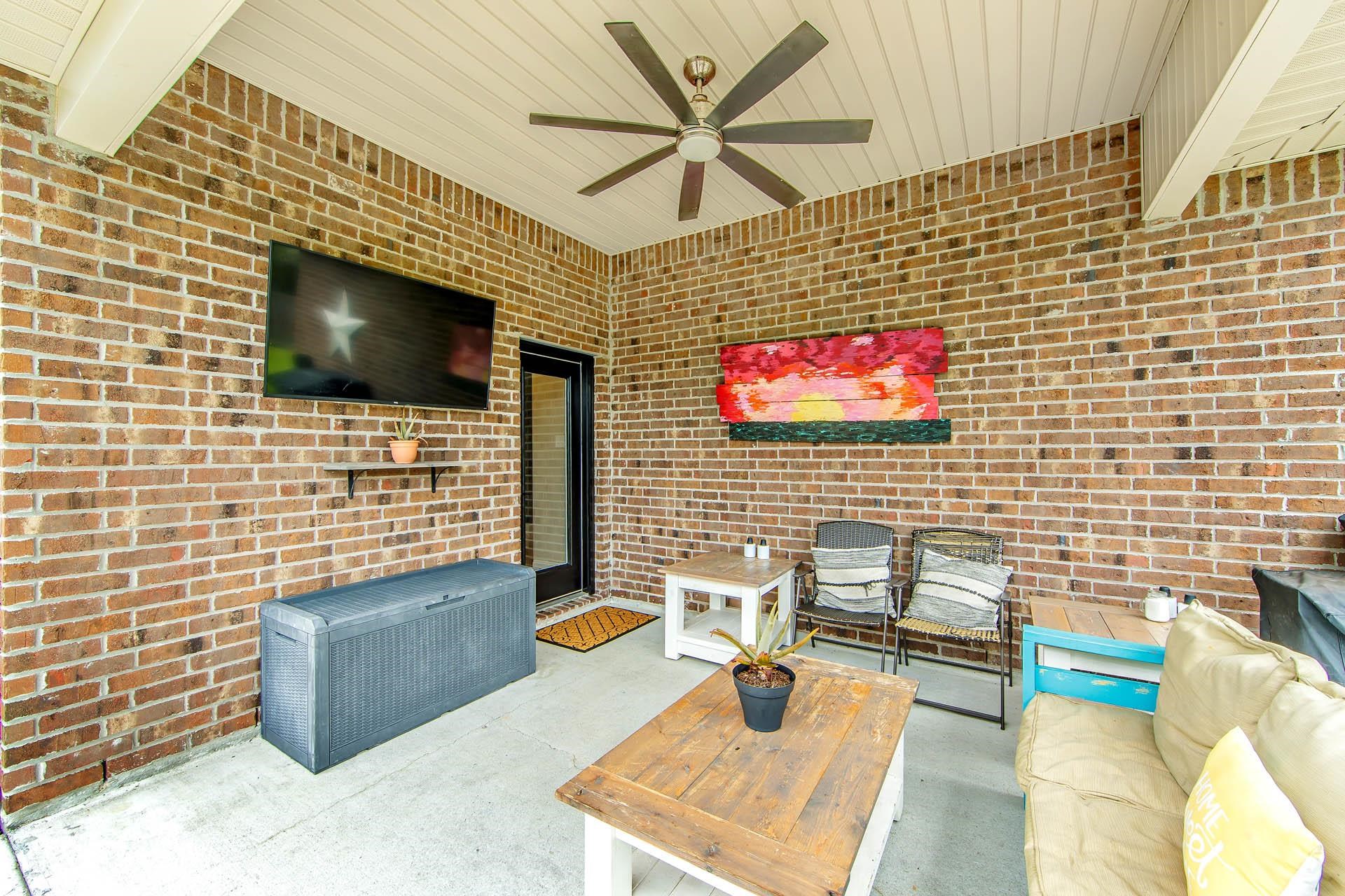 327 Highland Oaks Ave