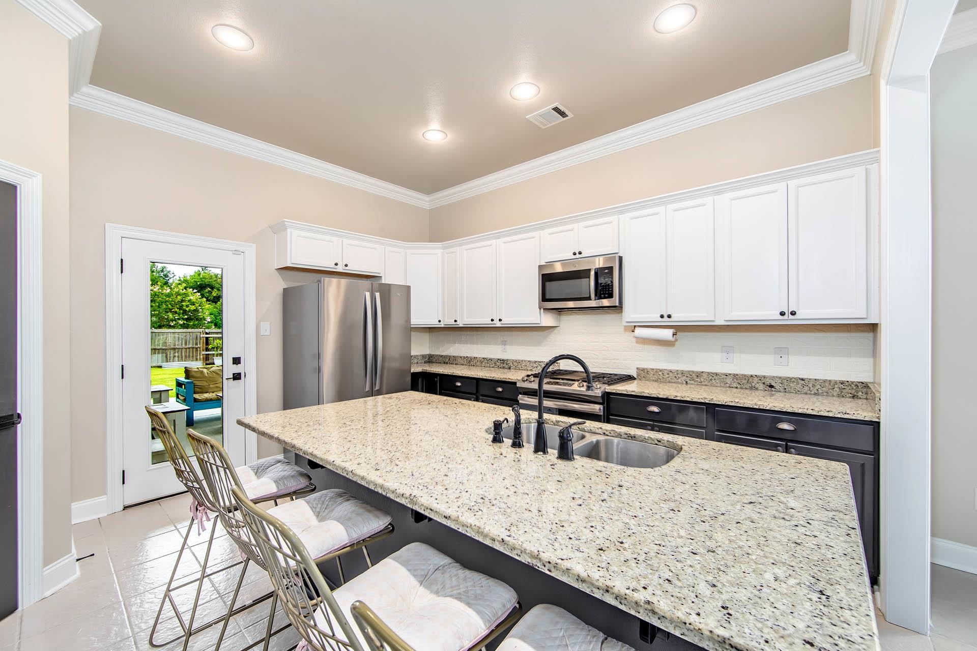 327 Highland Oaks Ave