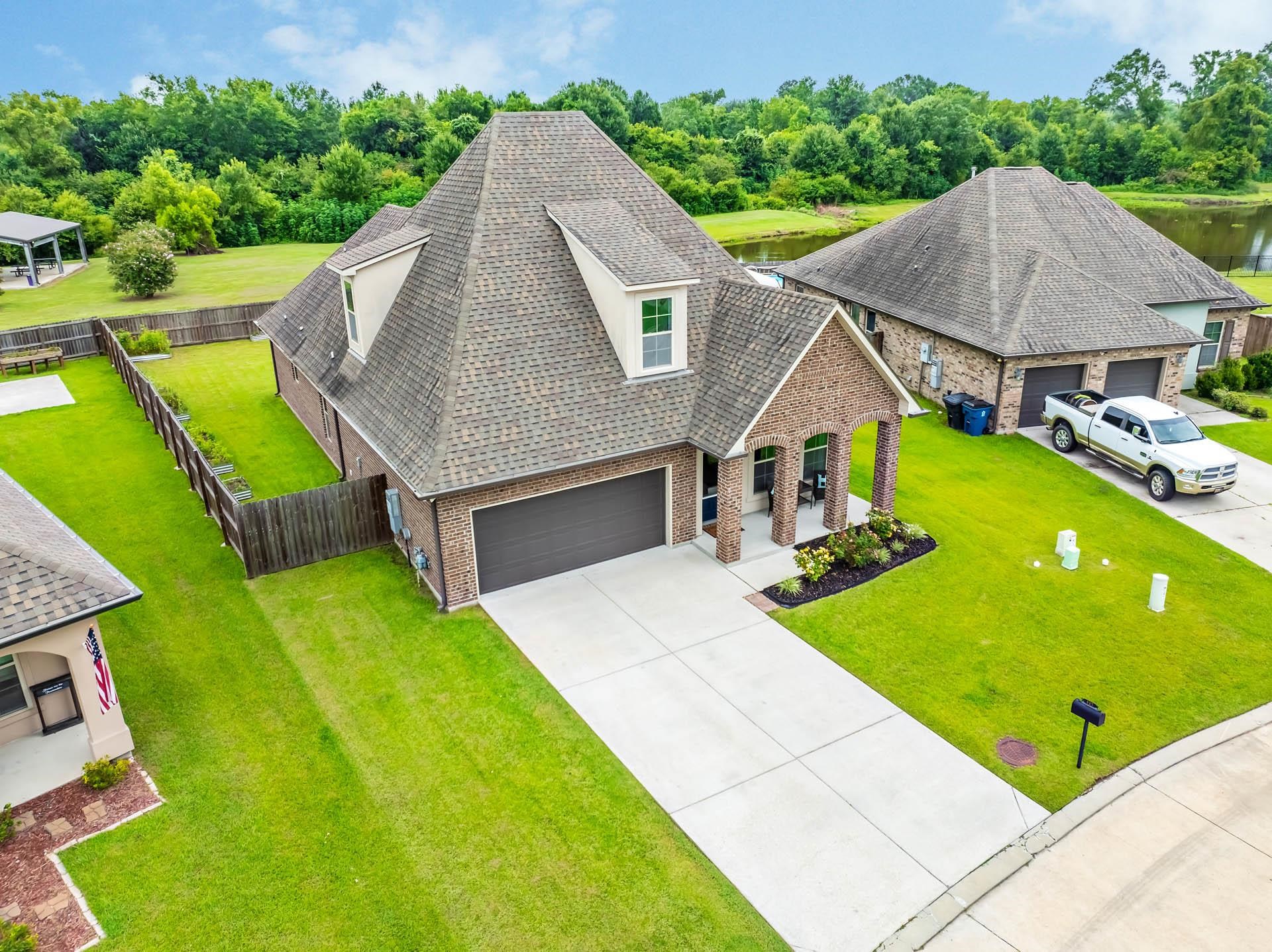 327 Highland Oaks Ave