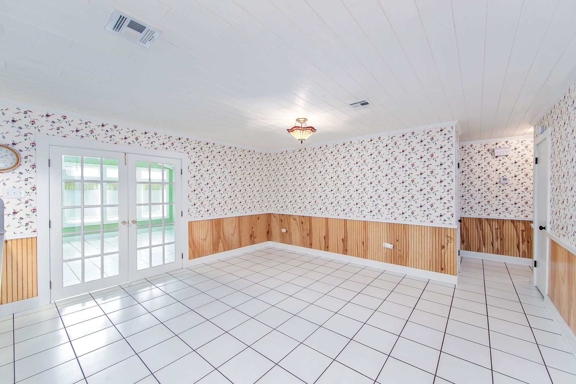 304 Douglas Dr
