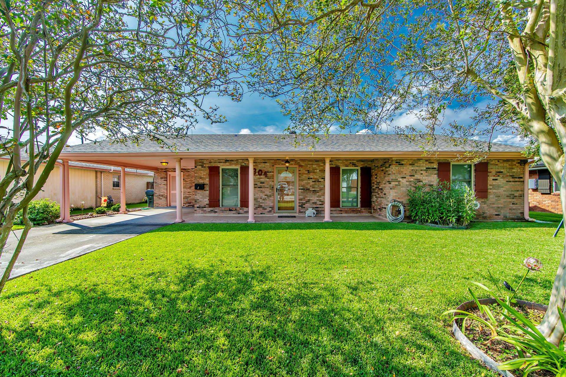 304 Douglas Dr