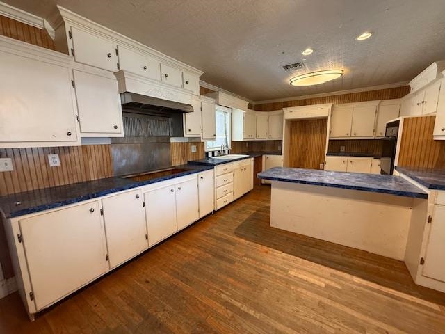 225 North Van Avenue