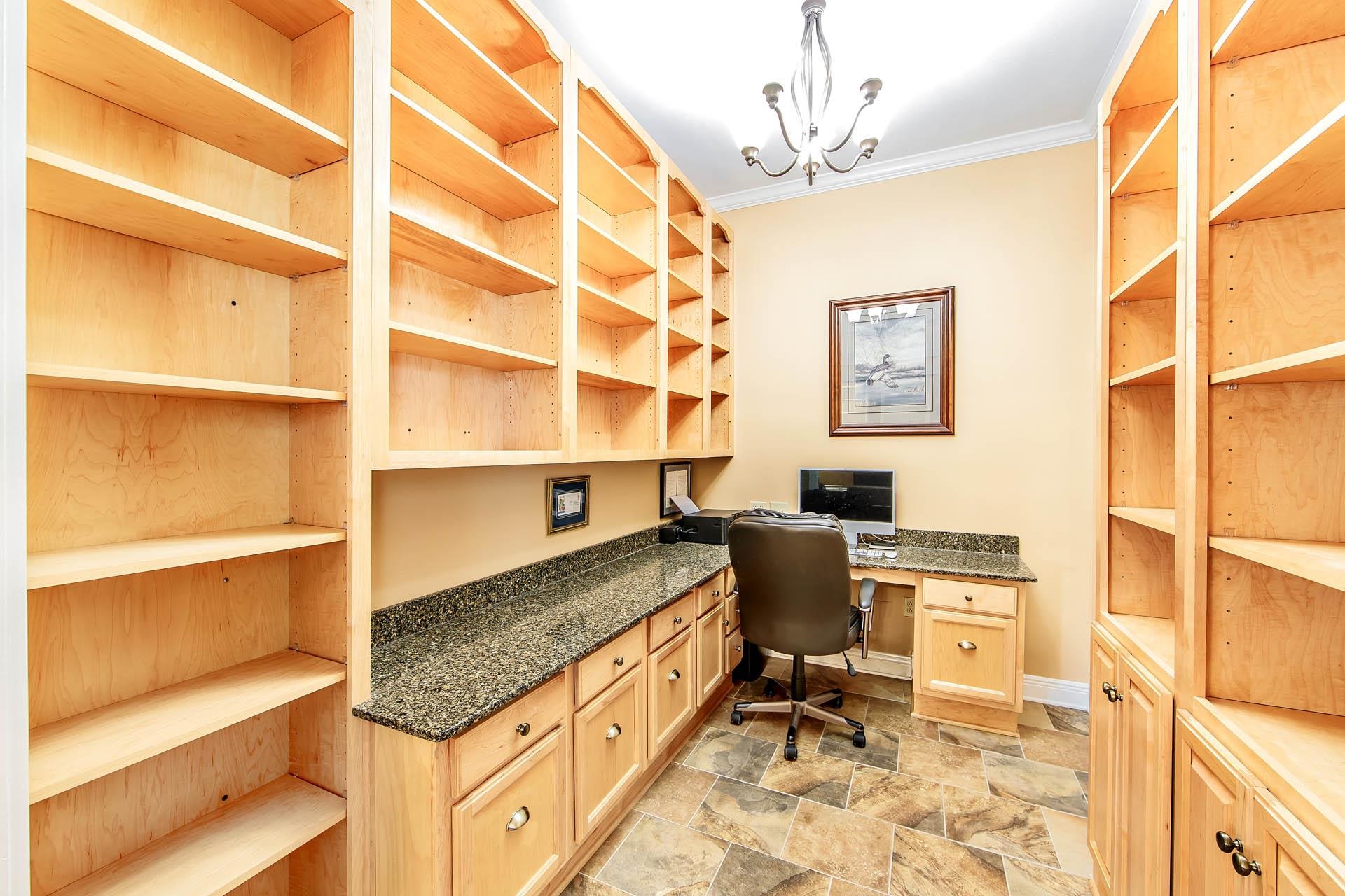 208 Comanche Dr