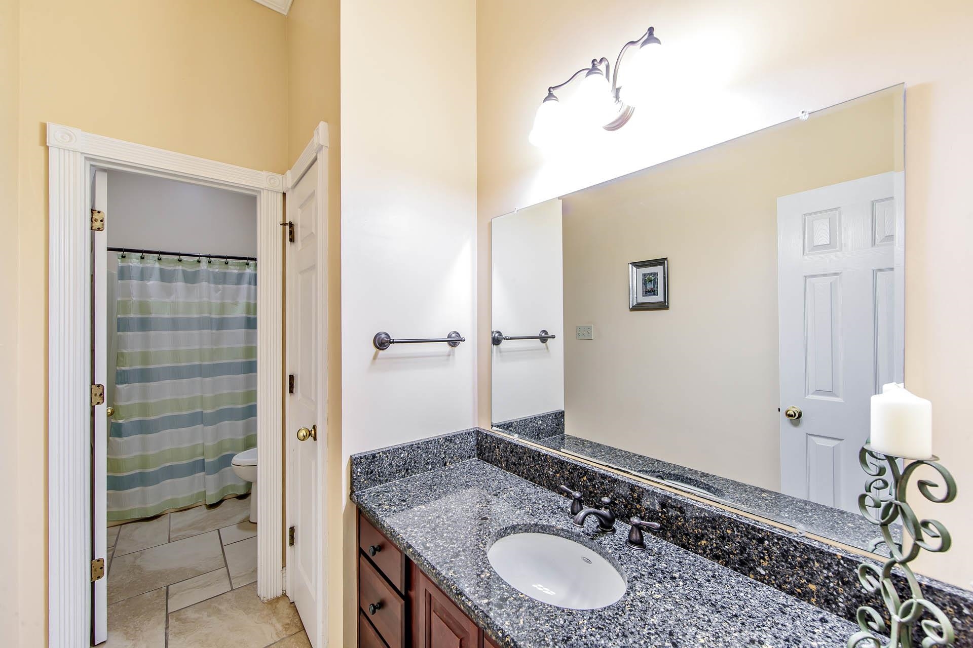 208 Comanche Dr