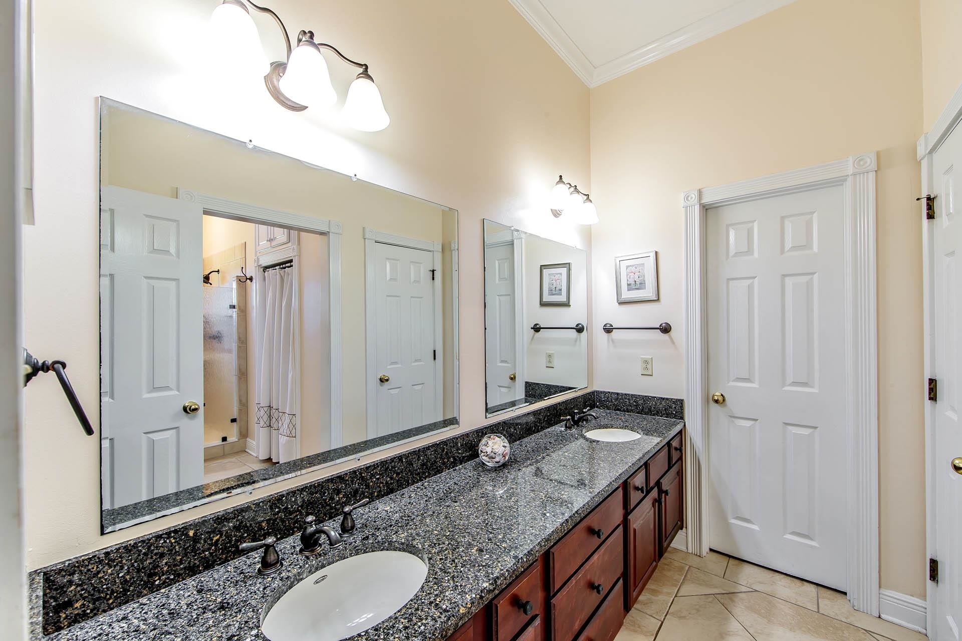 208 Comanche Dr
