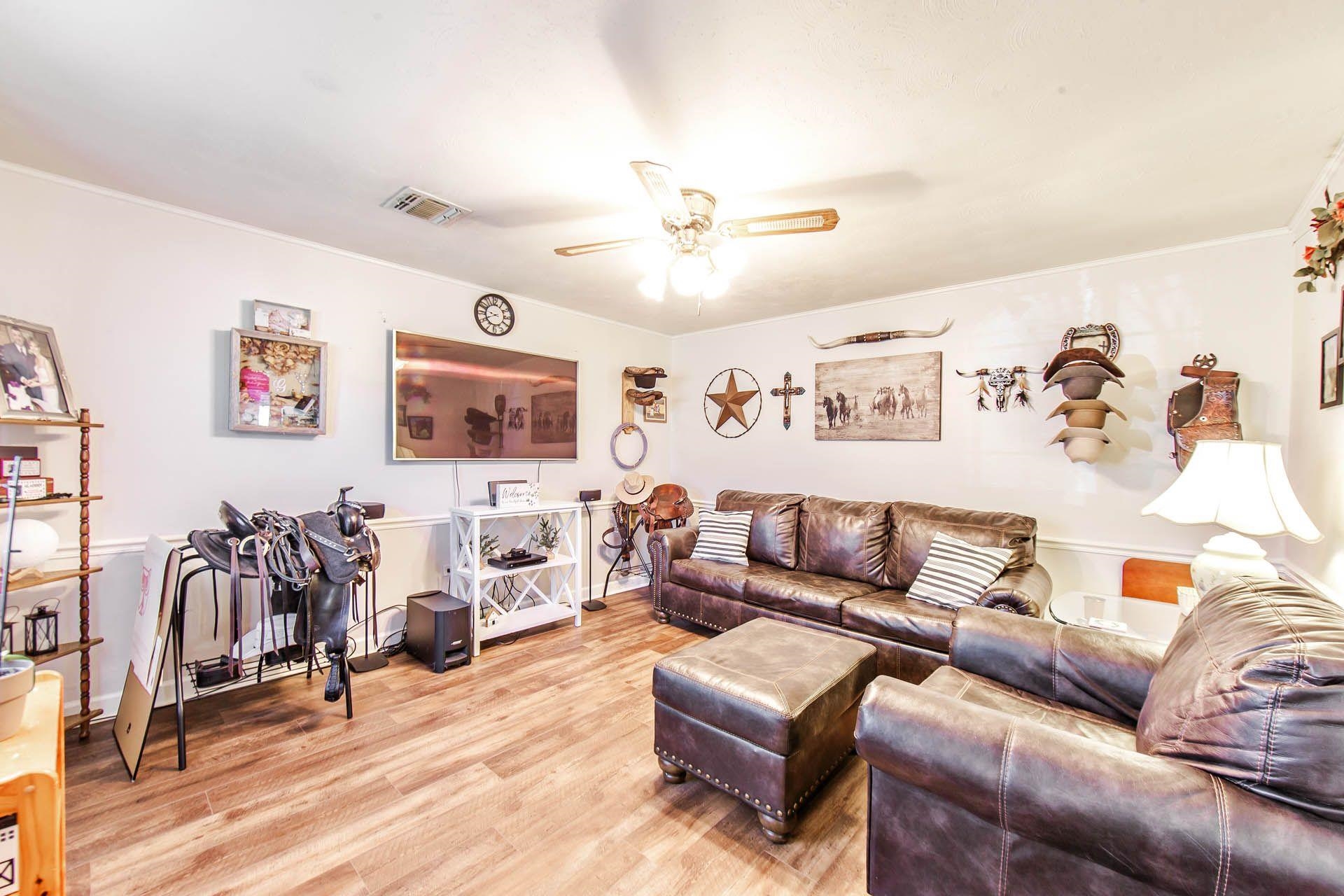 511 Holiday Dr