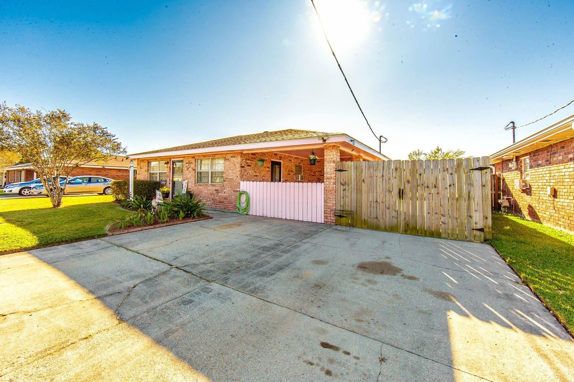 511 Holiday Dr