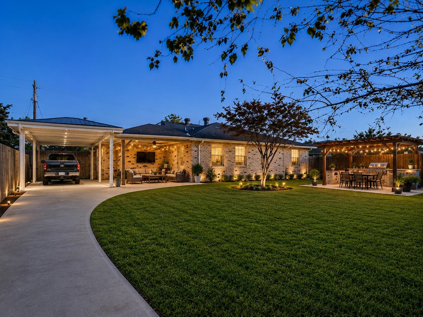511 Holiday Dr