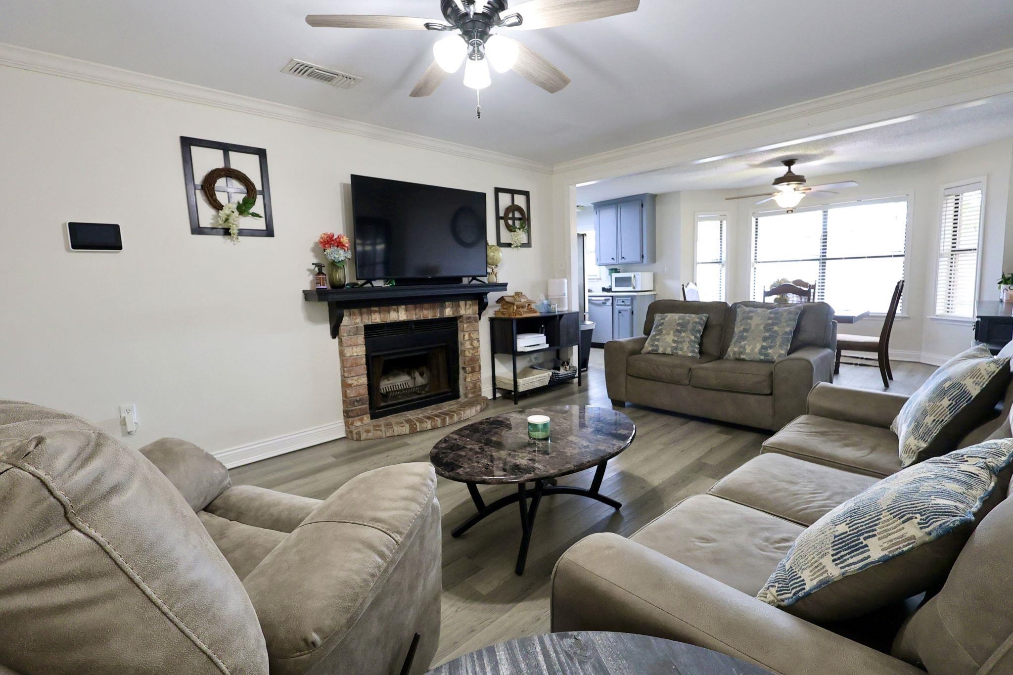 316 Louis Dr