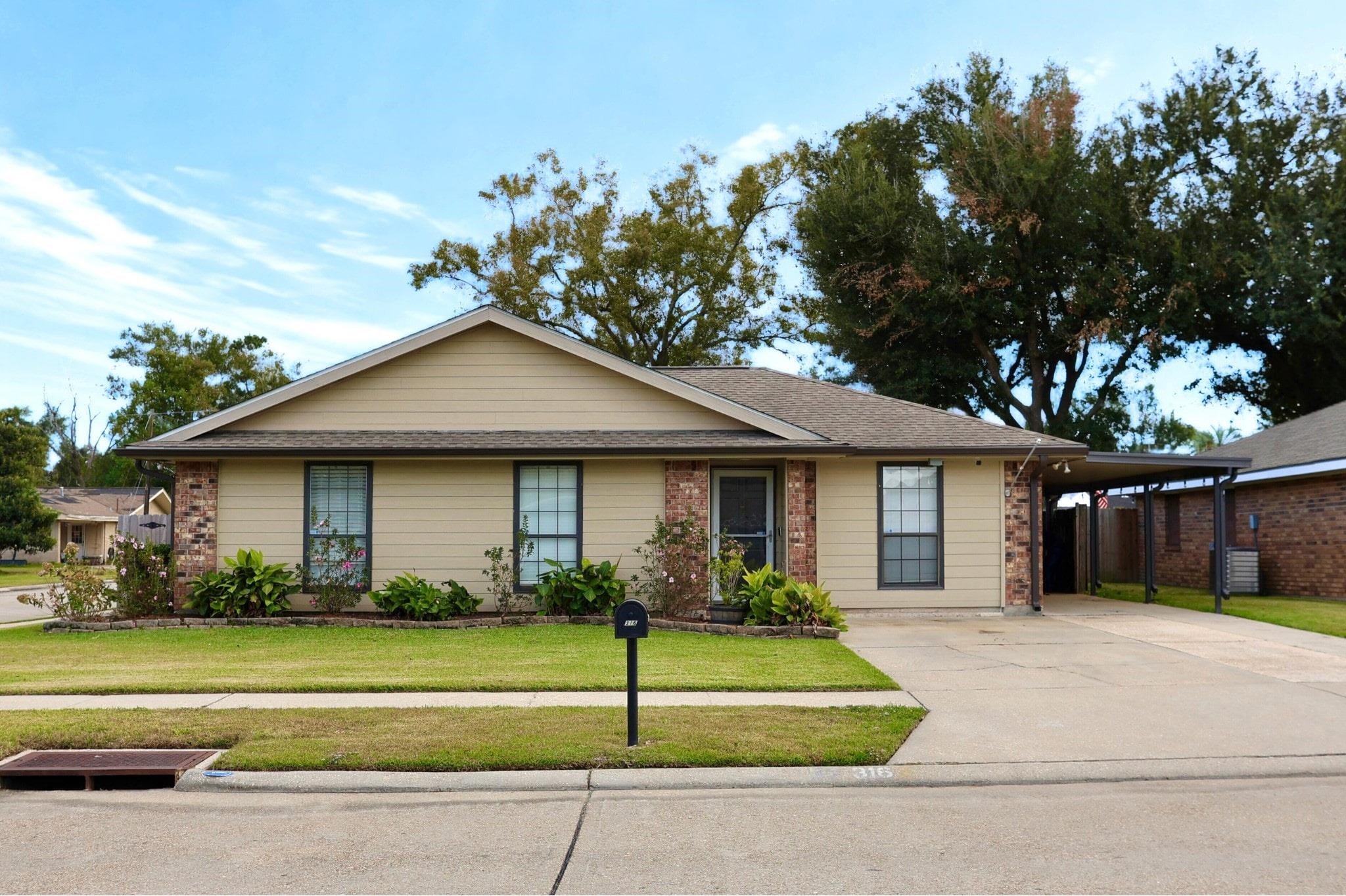 316 Louis Dr