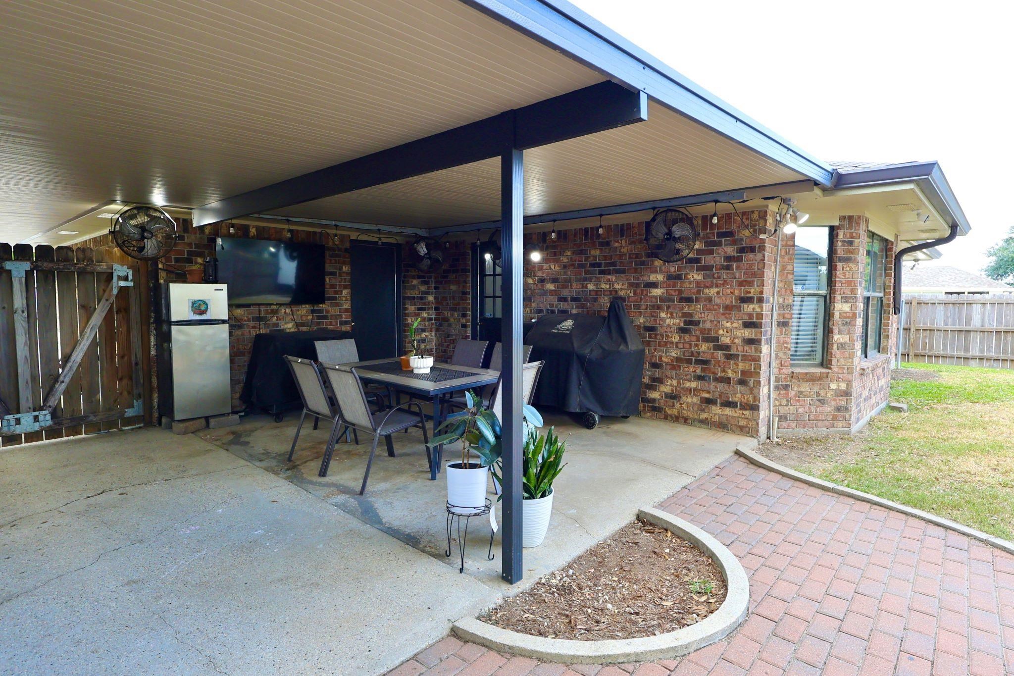 316 Louis Dr