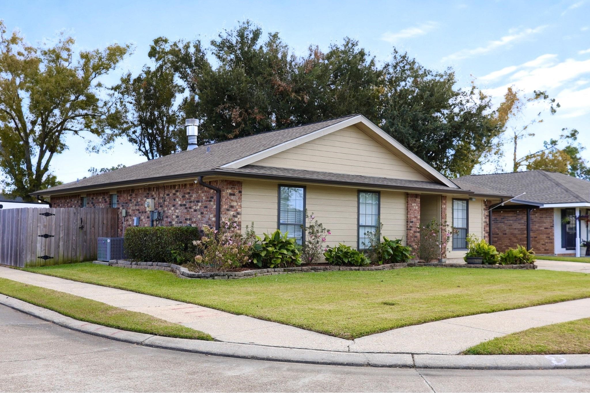 316 Louis Dr
