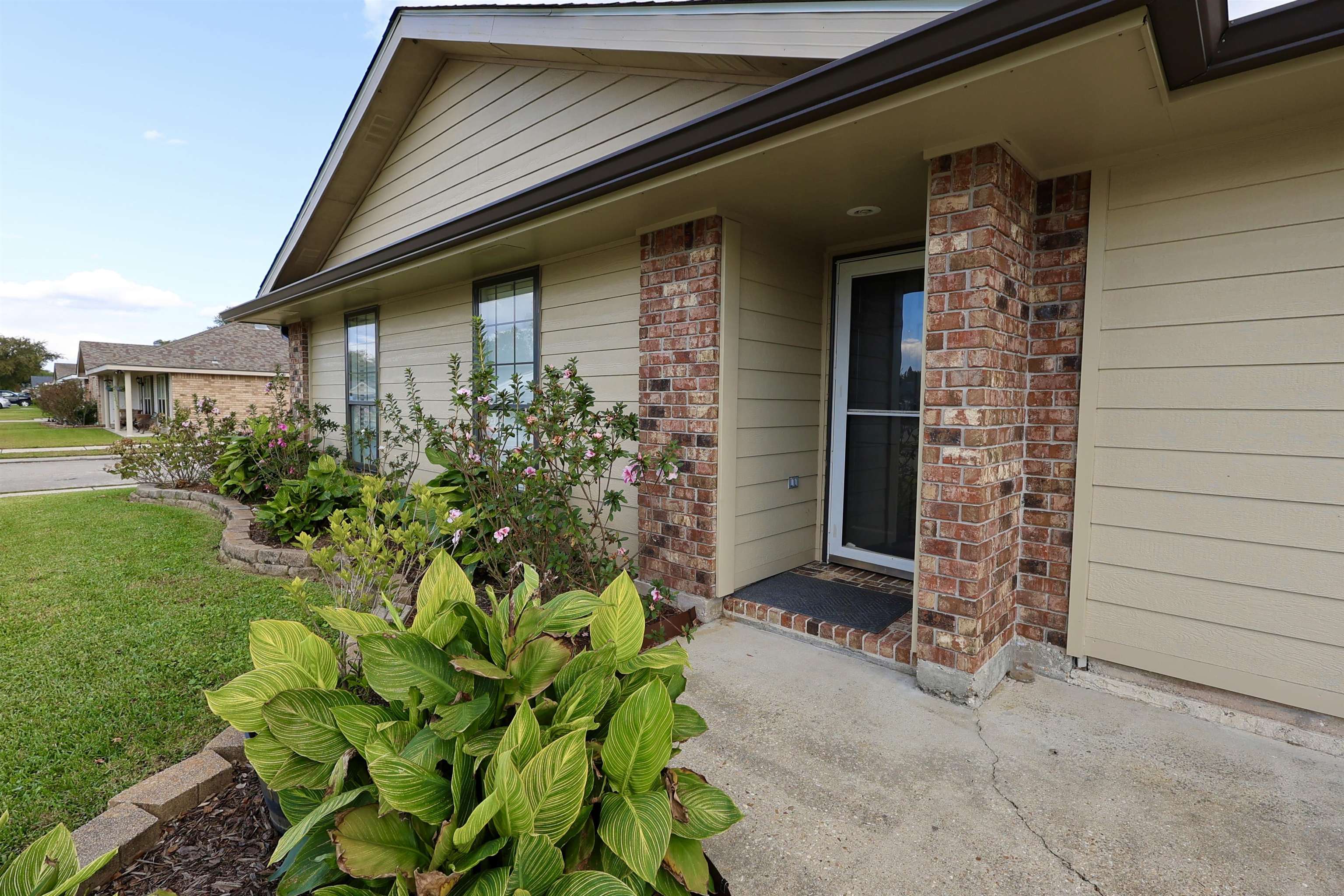 316 Louis Dr