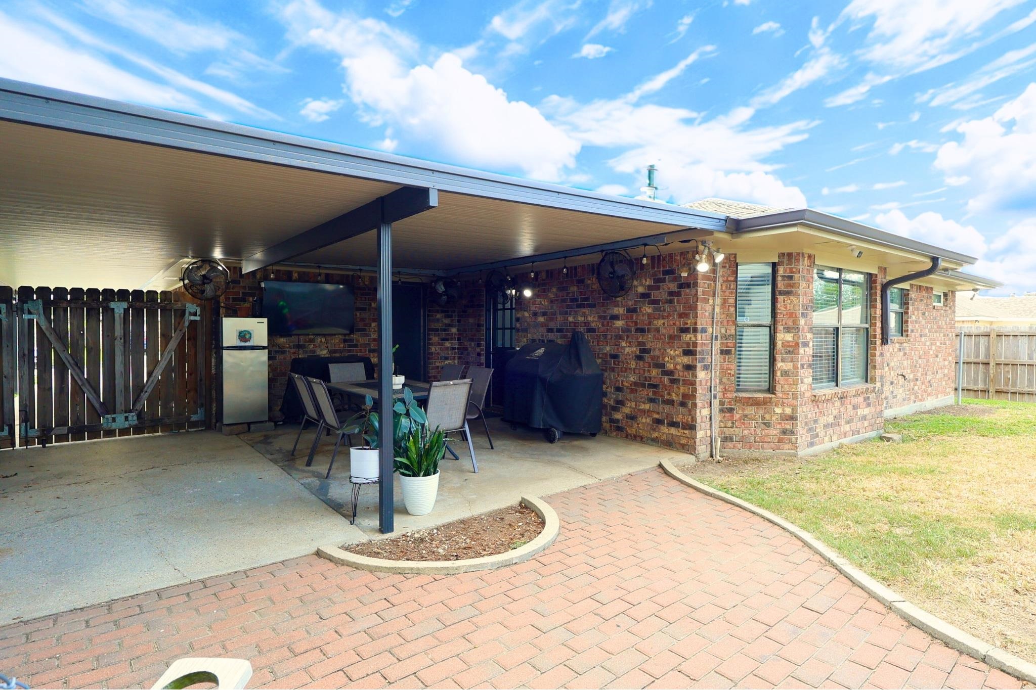 316 Louis Dr