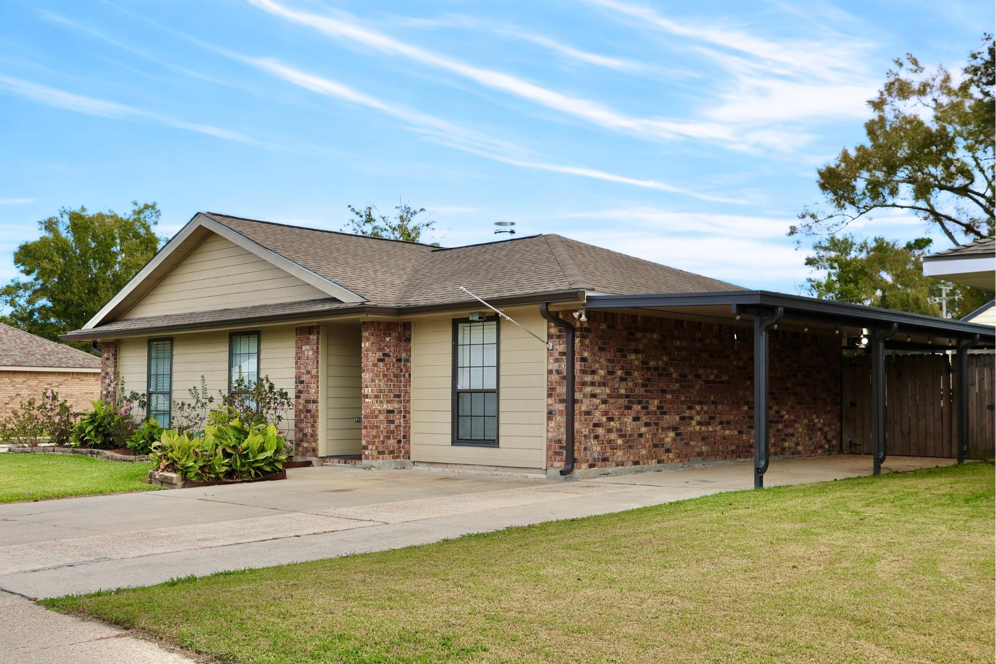 316 Louis Dr