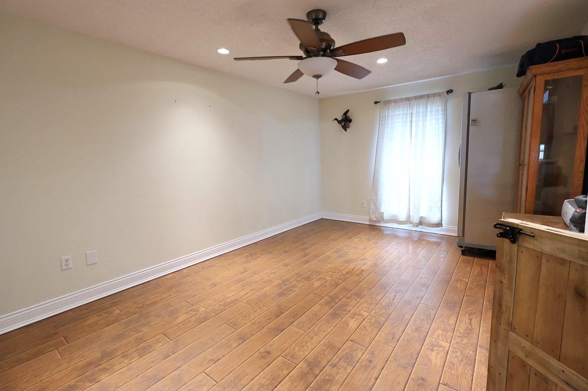 316 Louis Dr